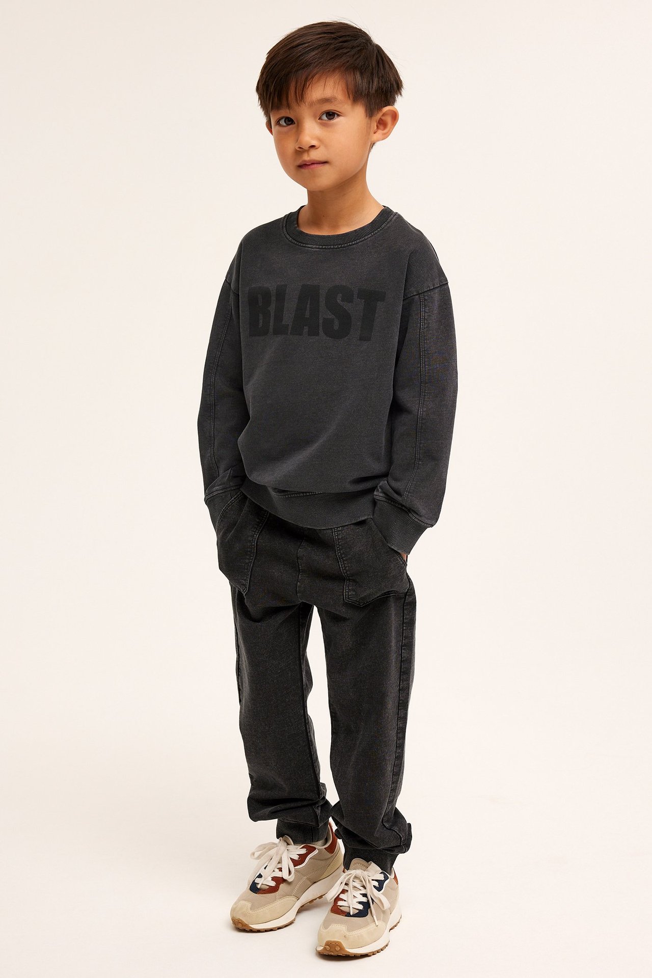 Sweatshirt med vasket look - Svart - 3