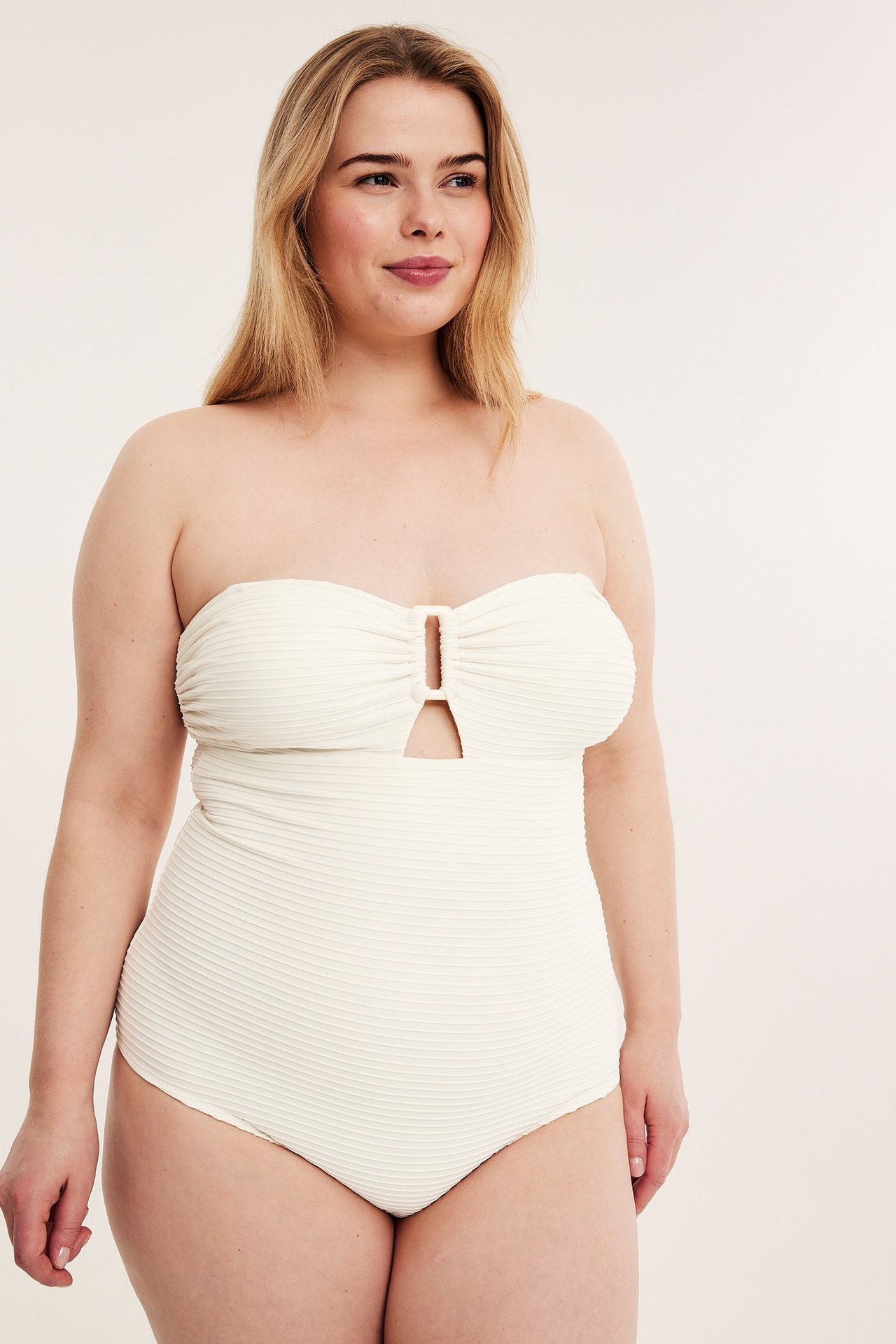 Bandeau-badedrakt med struktur - Offwhite - 3