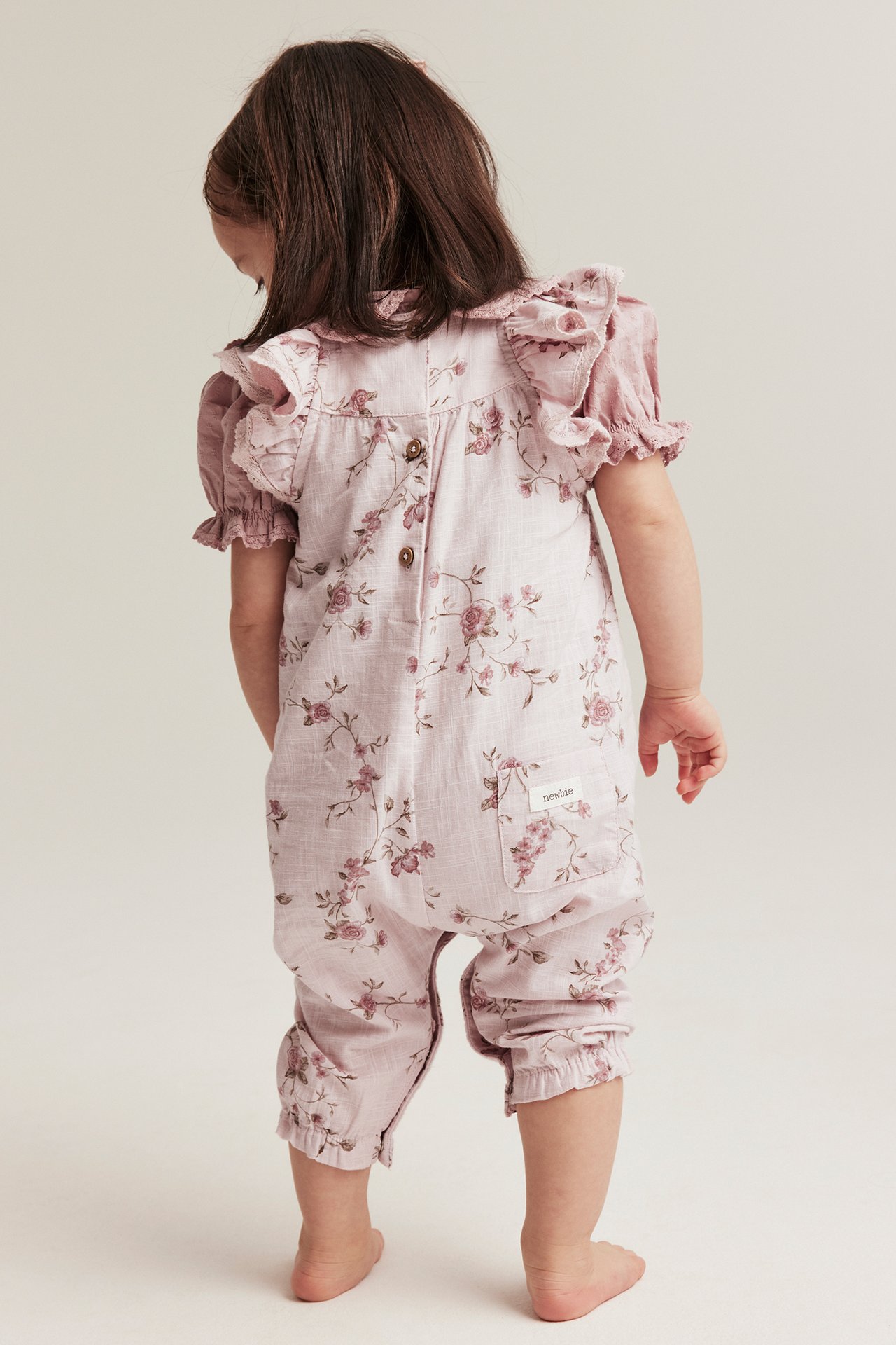 Blomstrete jumpsuit med volang - Rosa - 6