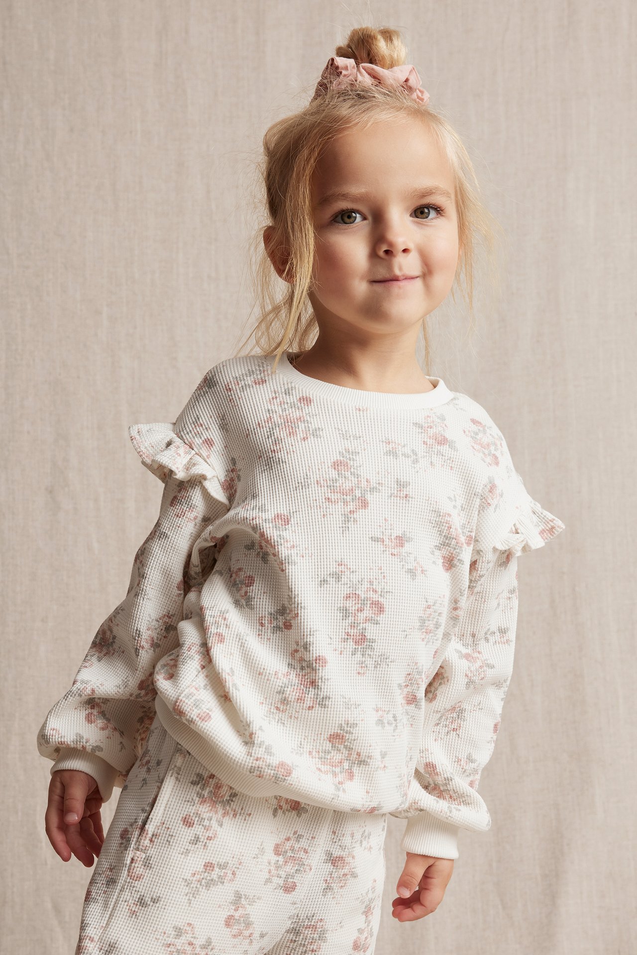 Blomstrete sweatshirt med vaffelstruktur - Offwhite - 3