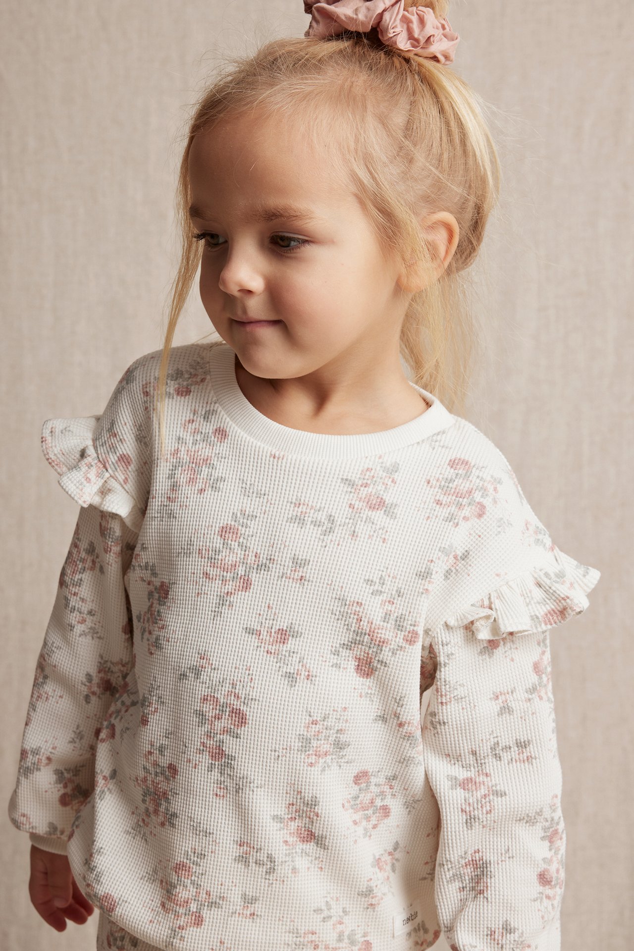 Blomstrete sweatshirt med vaffelstruktur - Offwhite - 1