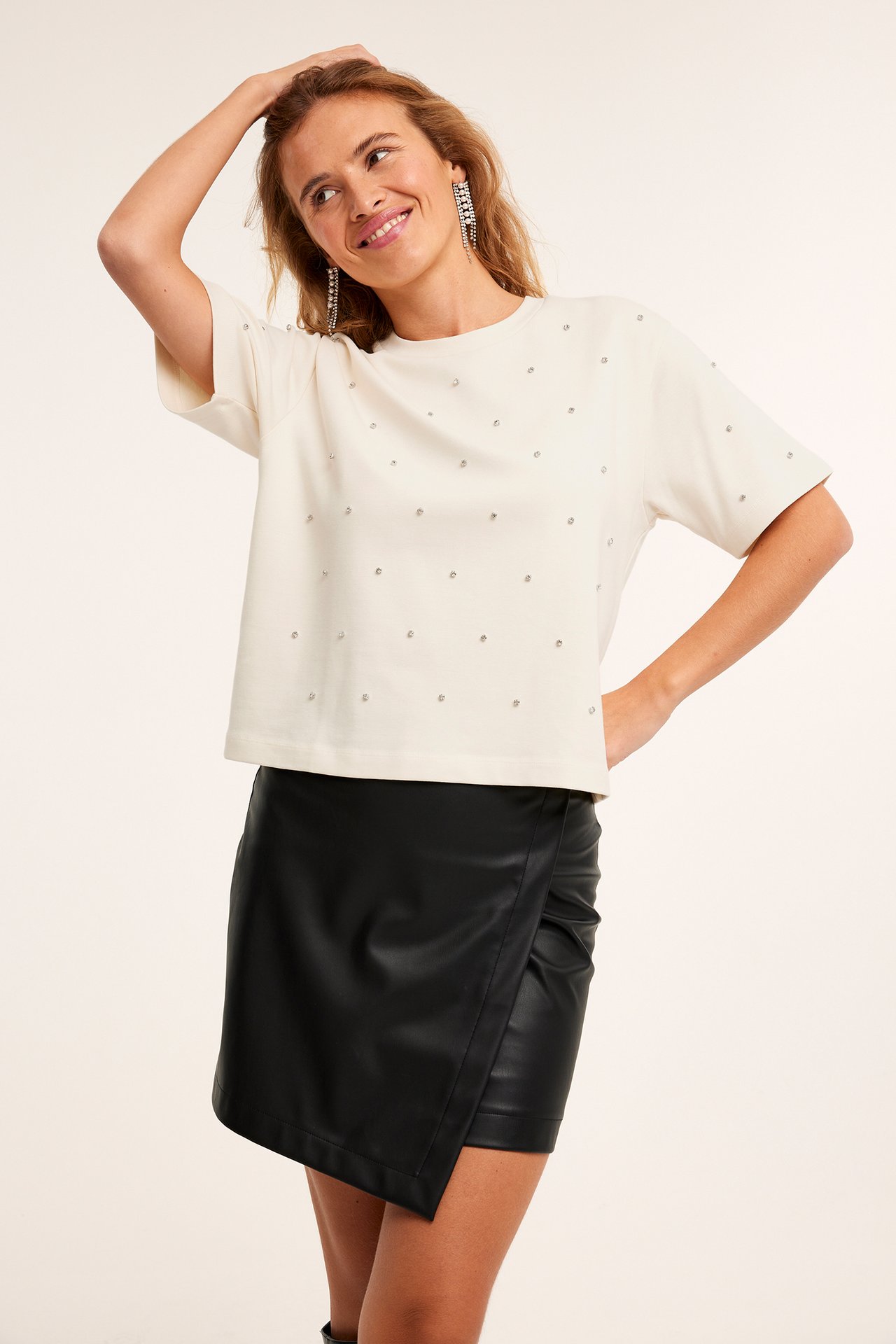 T-shirt med strasstenar - Offwhite - 2