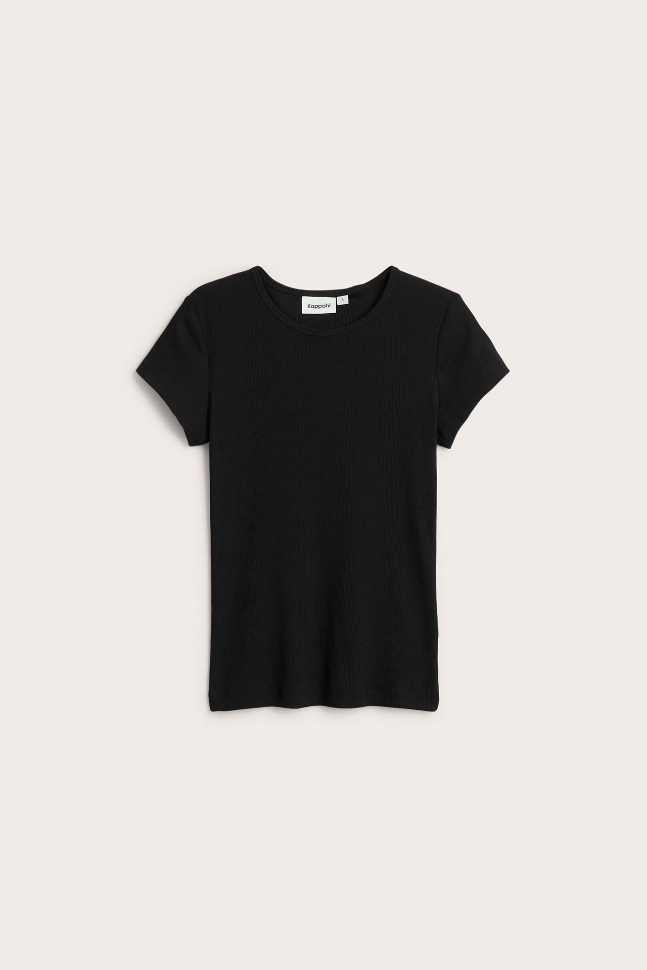 Framifrån: svart, kortärmad, figurnära ribbad t-shirt med smal struktur.