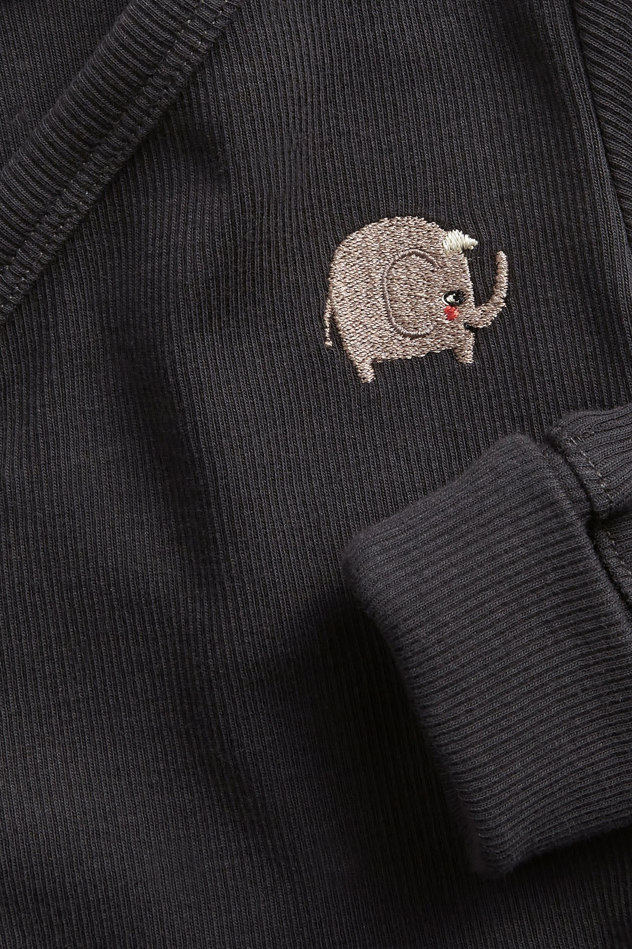 Prążkowane body z haftem - Czarne - 2