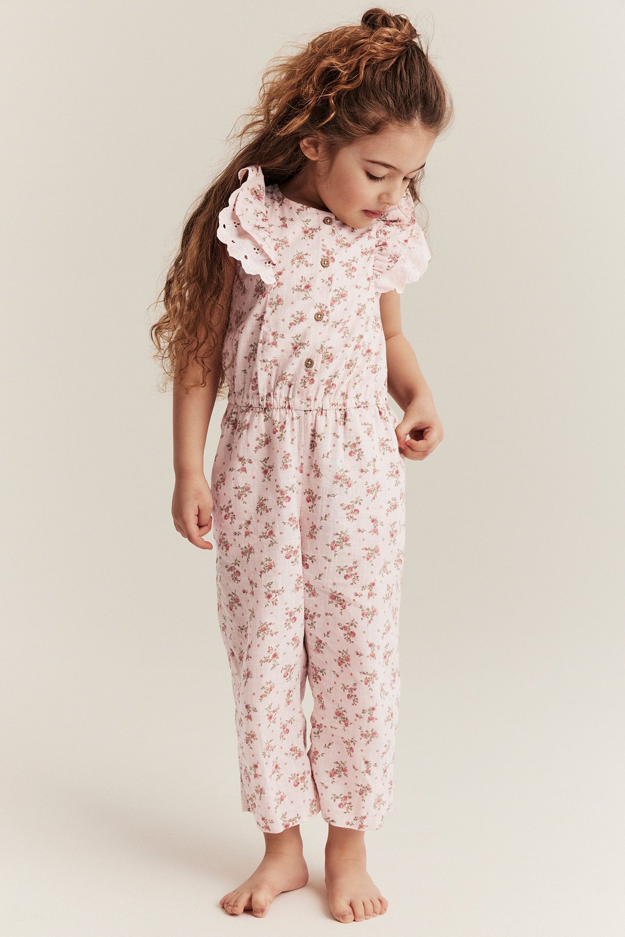 Blommig jumpsuit med volang - Ljusrosa - 1