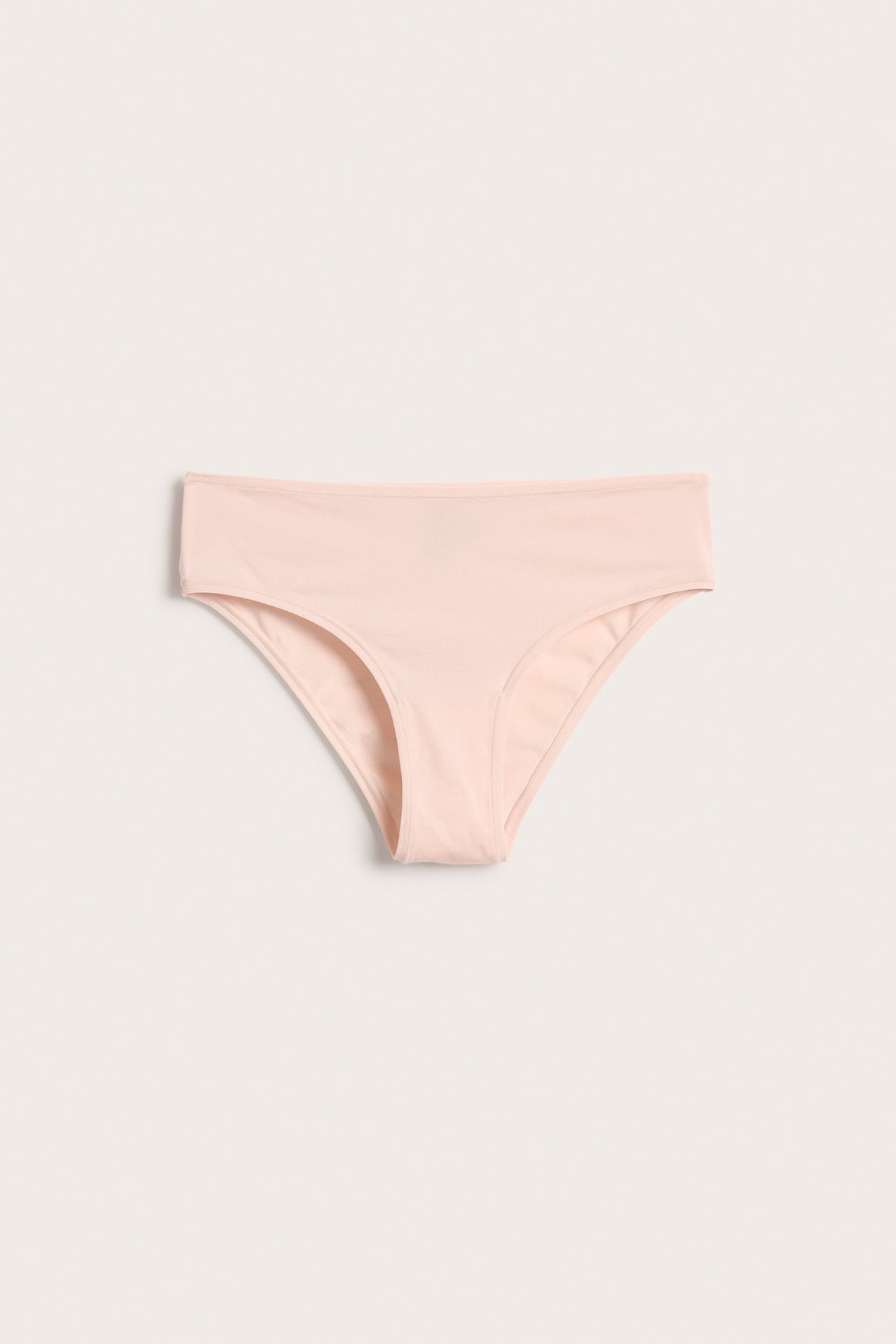 Frontbilde av en lyserosa brazilian truse i glatt, ensfarget stoff for dame.