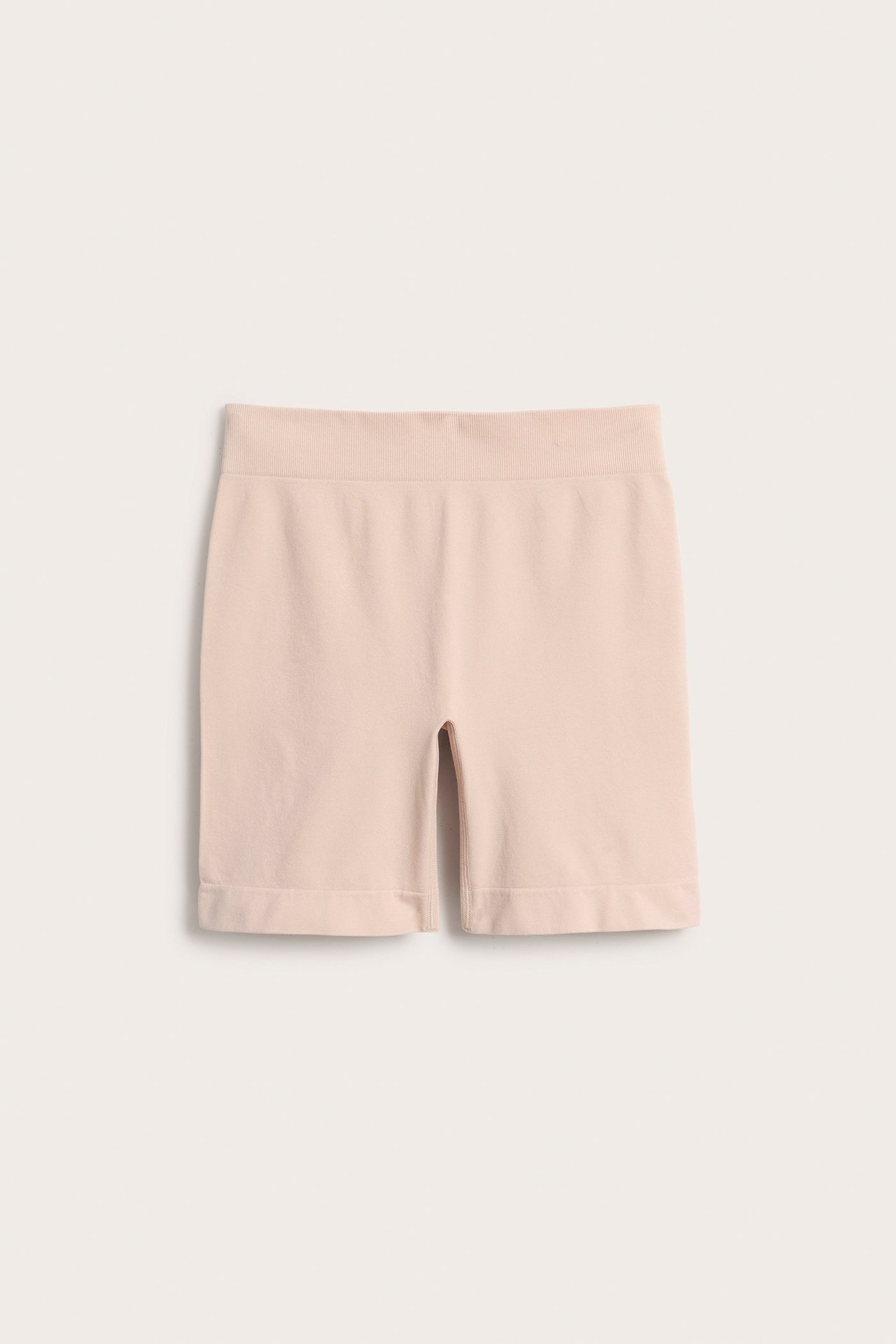 Forfra: Lys rosa sømløse high-waist shorts i polyamid og elastan, med ribbet linning.