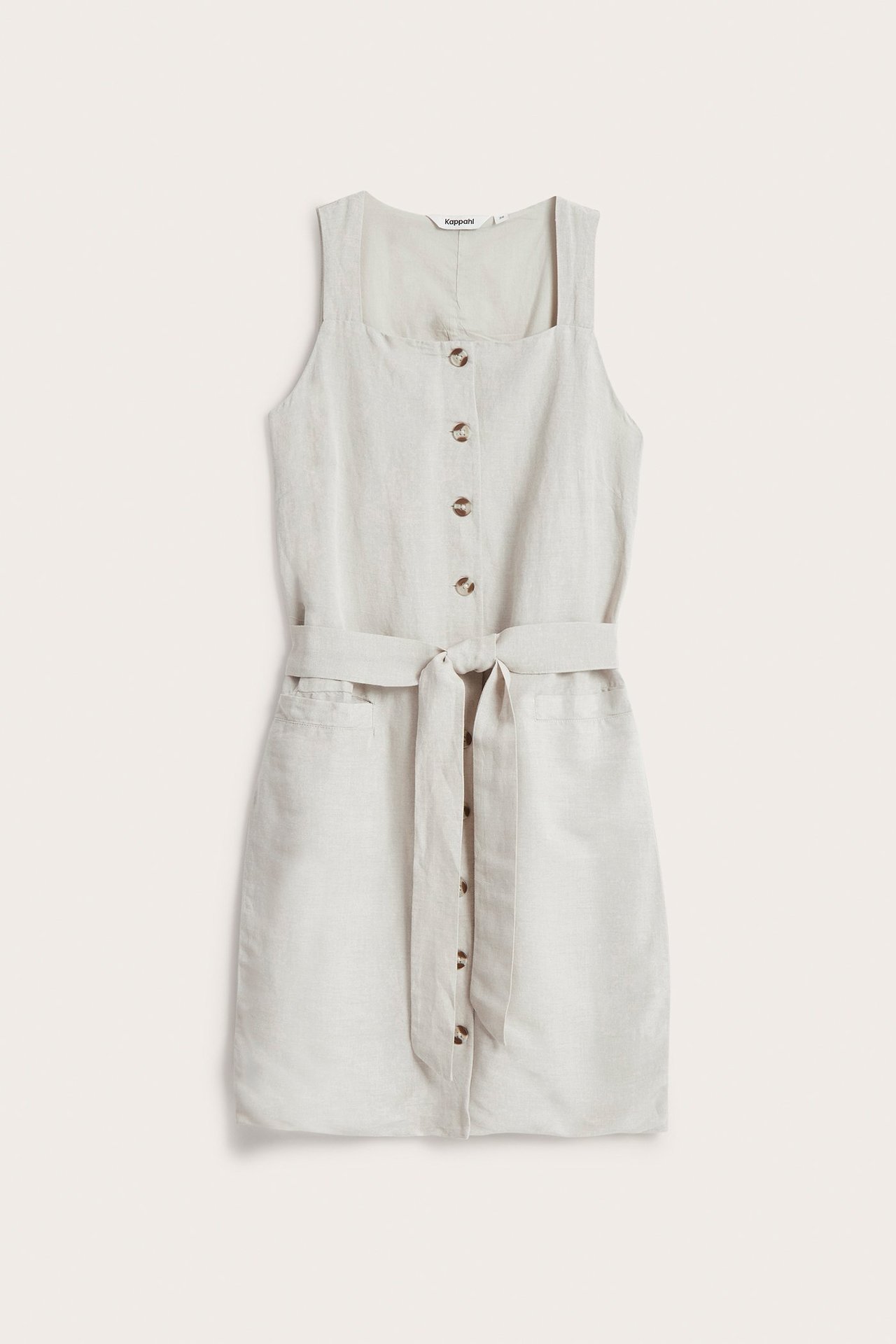 Frontvisning: Kort beige linblandingskjole med firkantet hals, knapper foran og knytebelte.