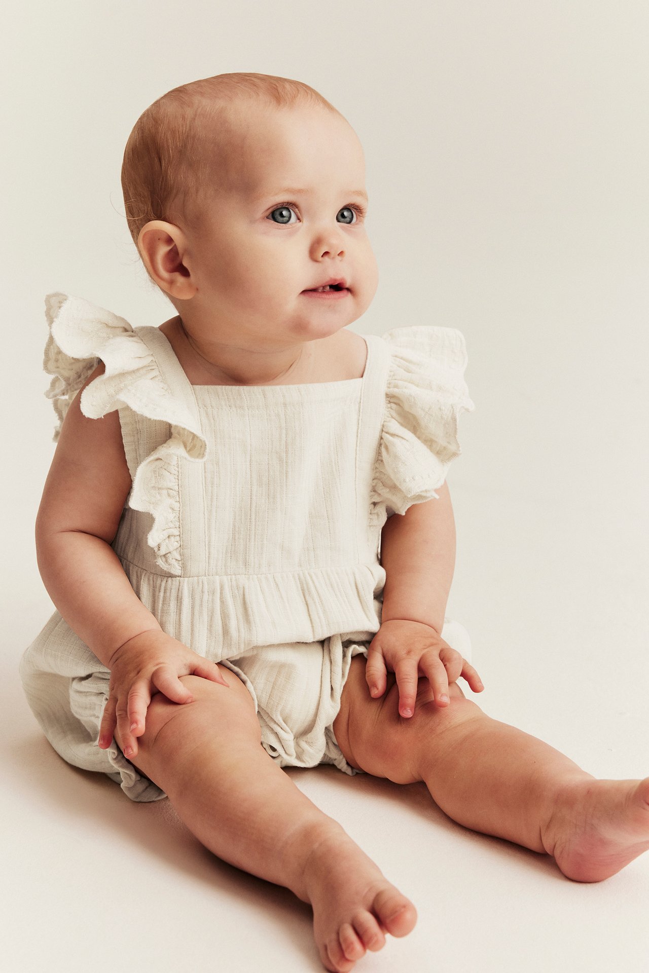 Playsuit med volanger - Lys beige - 4