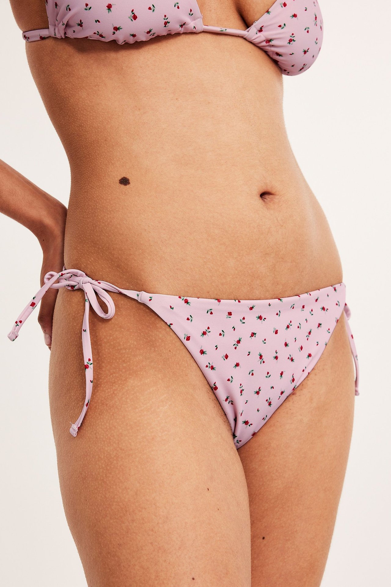 Blommiga bikinitrosor