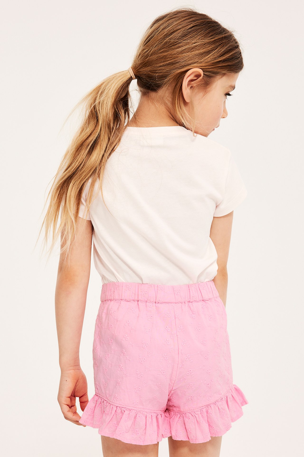 Broderade shorts med volang - Rosa - 5