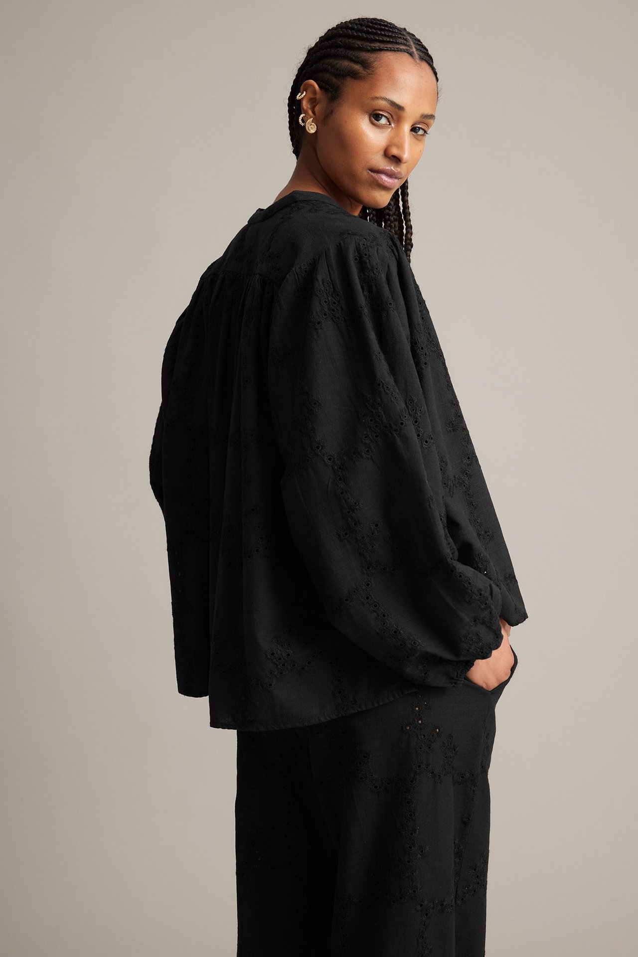 Brodert bluse med lange ermer - Svart - 5