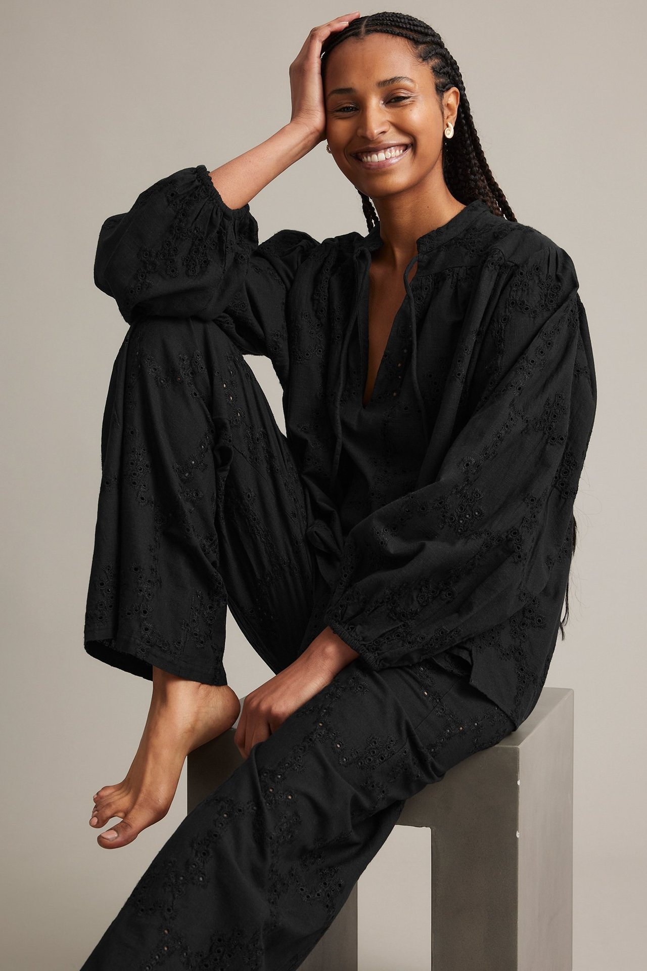 Brodert bluse med lange ermer