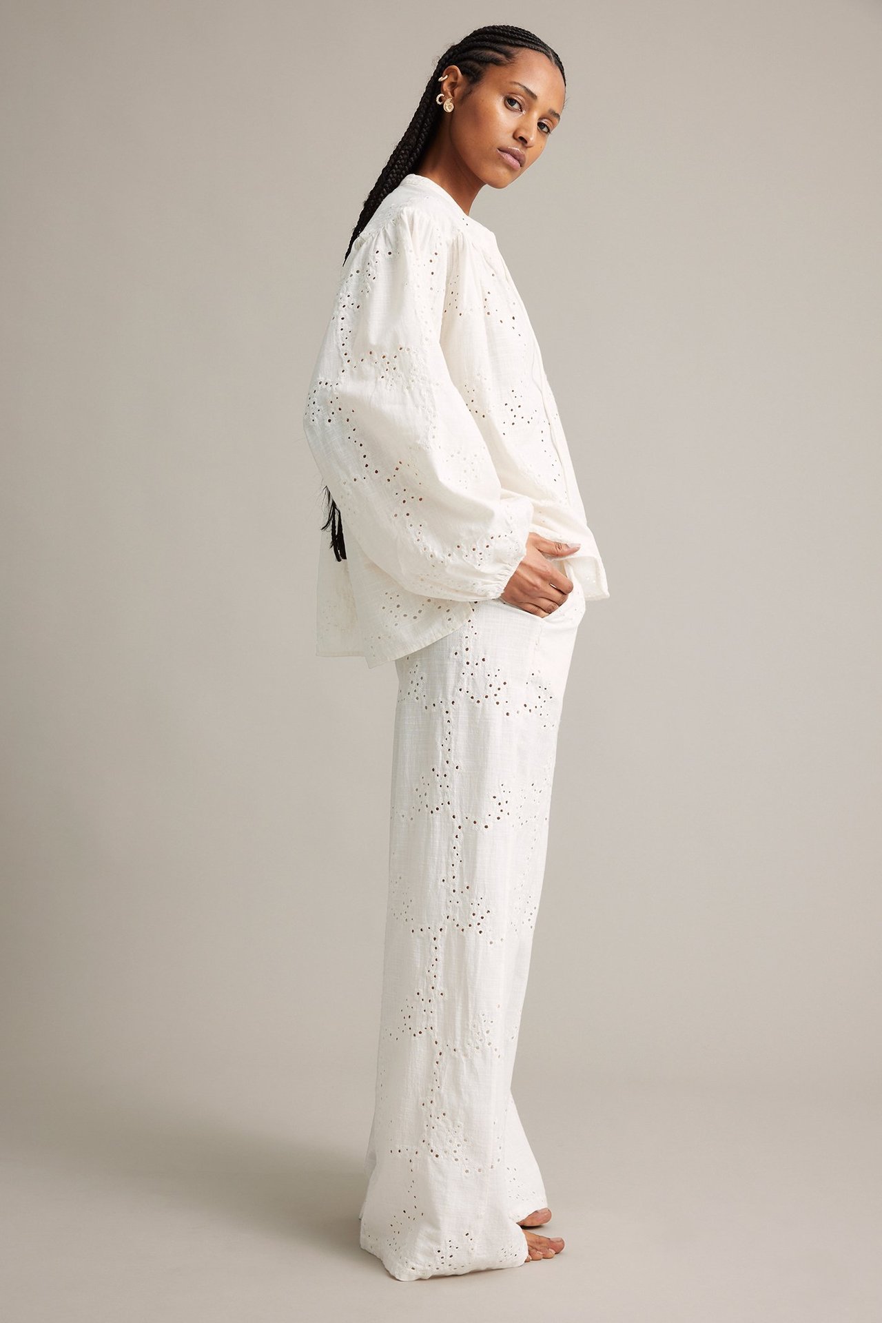 Brodert bluse med lange ermer