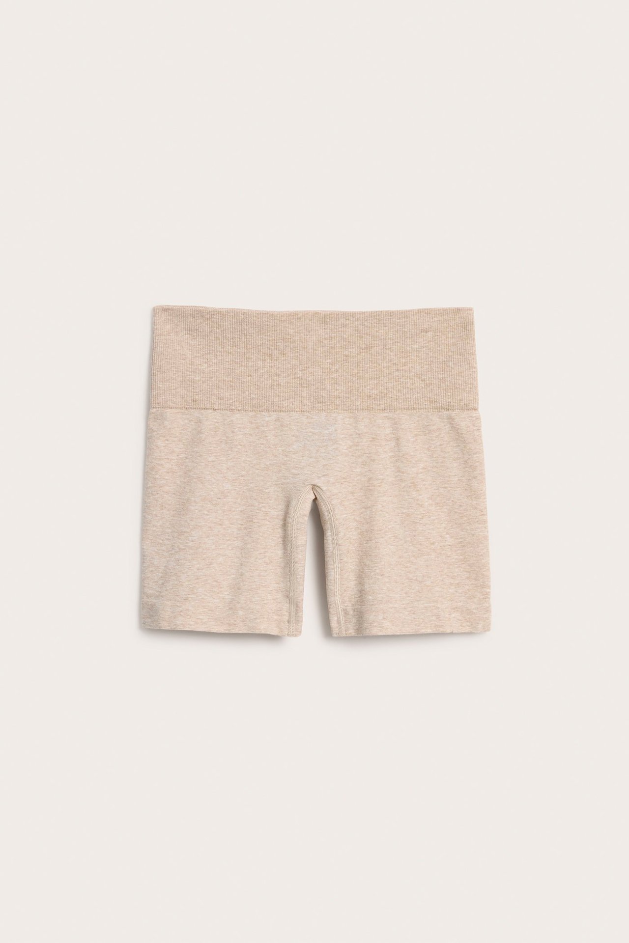 Frontvisning av beige melert shorts i bomullsblanding med bred ribbet midje.