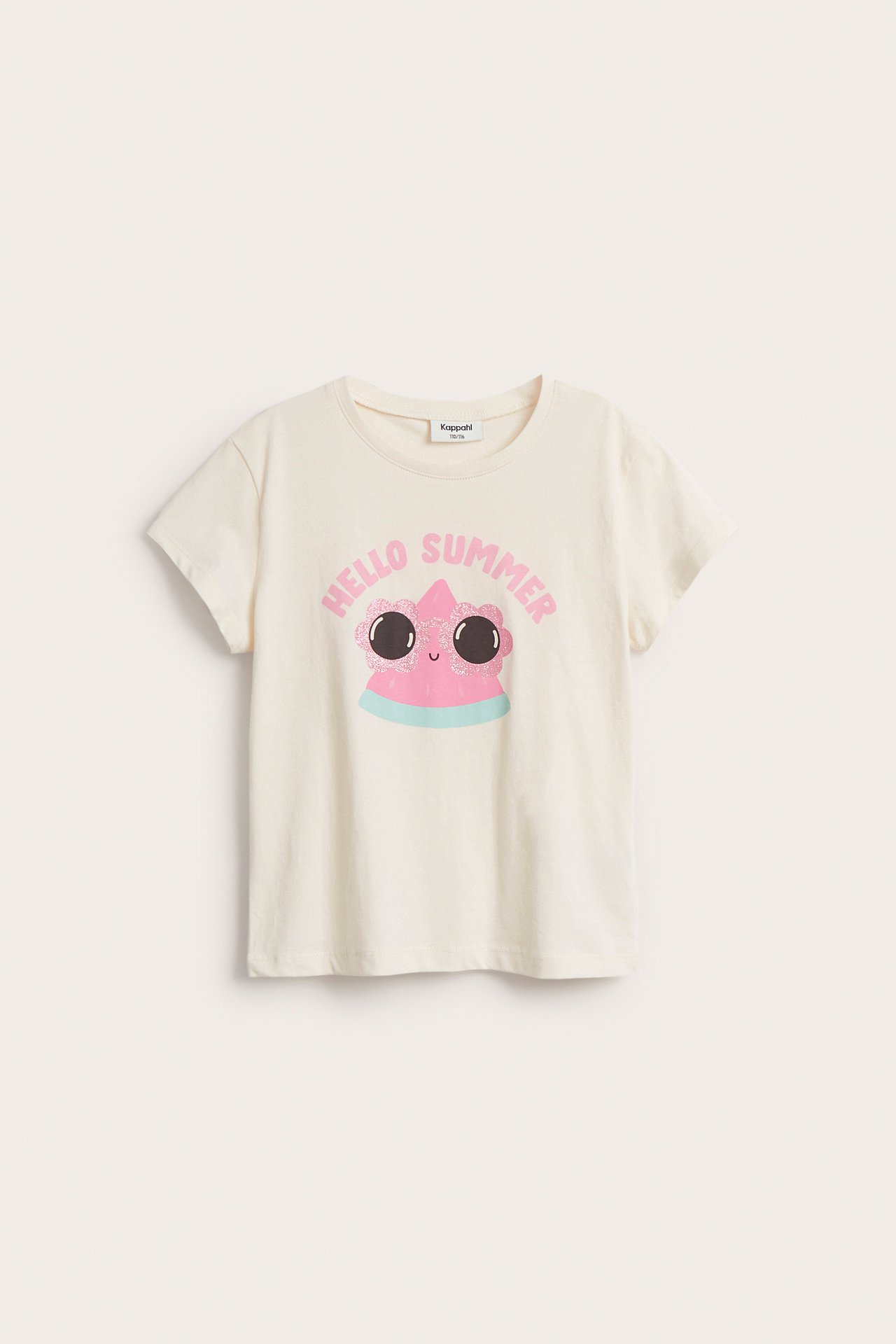 Framifrån, en offwhite t-shirt i bomull för barn med rosa 'HELLO SUMMER' och glittertryck.
