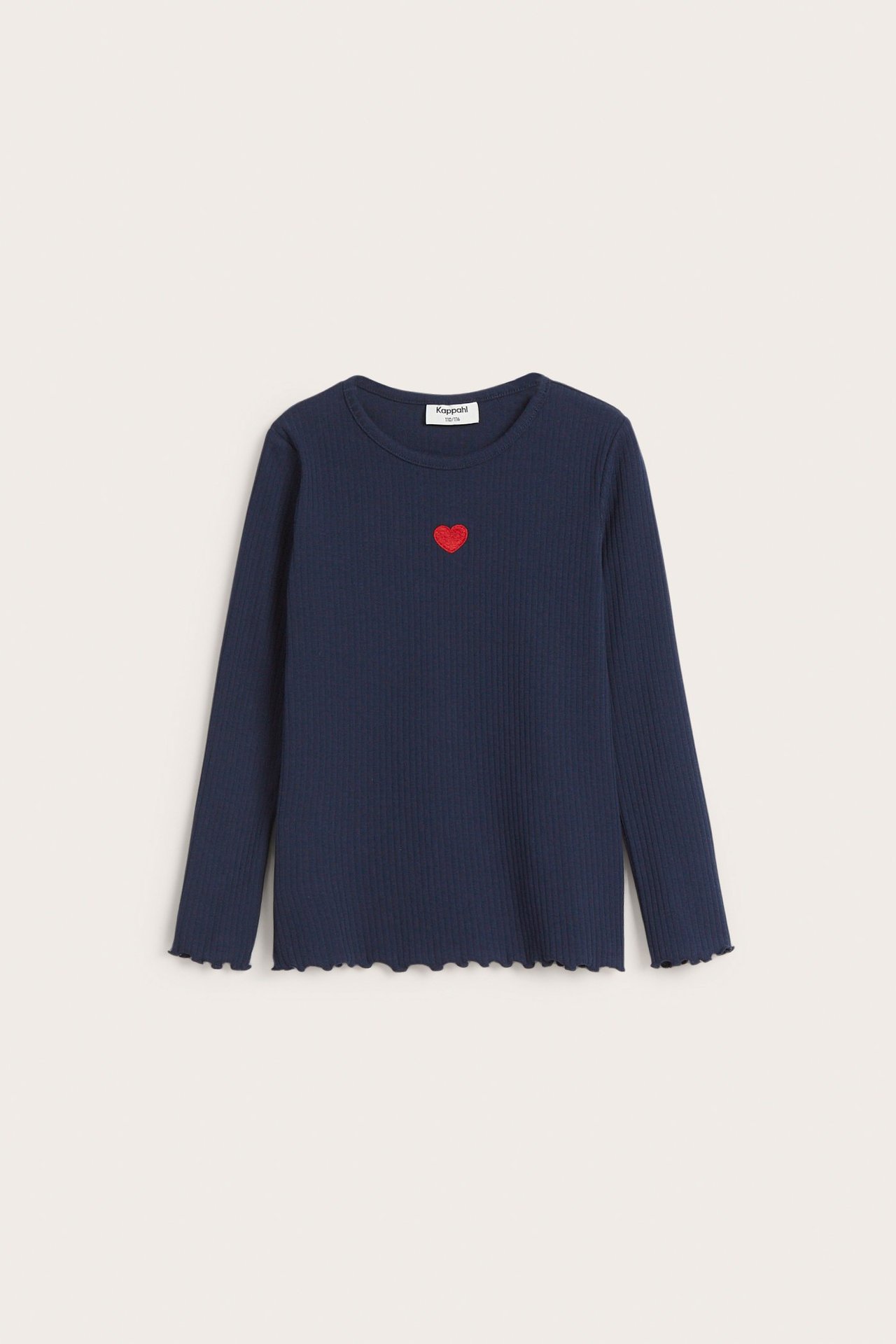 Widok z przodu granatowego prążkowanego topu z długim rękawem dla dziecka, z czerwonym sercem i falbankami.