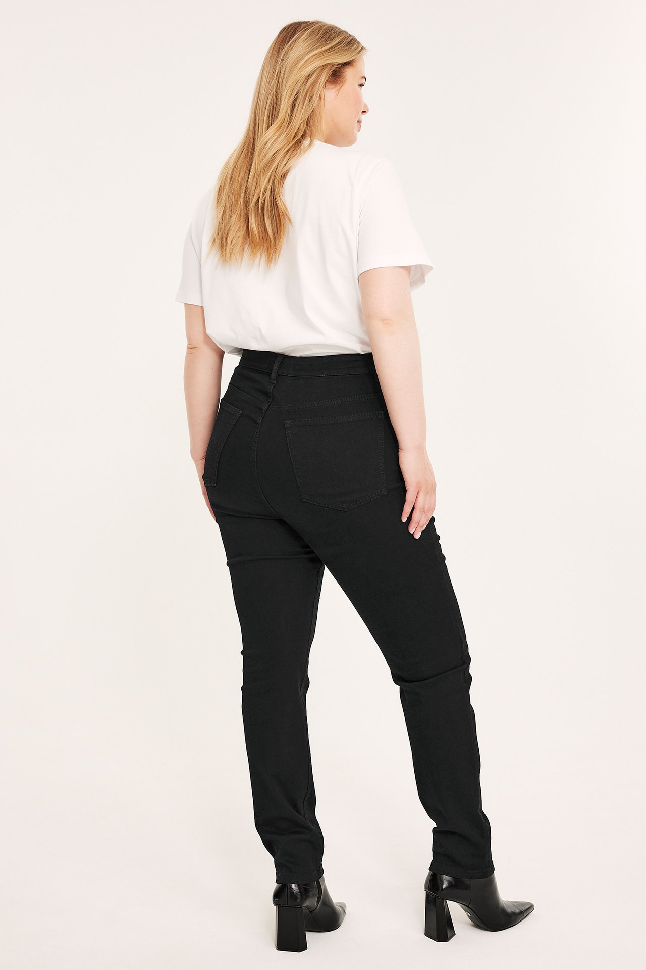 Dżinsy Embracing high waist - Czarne - 6
