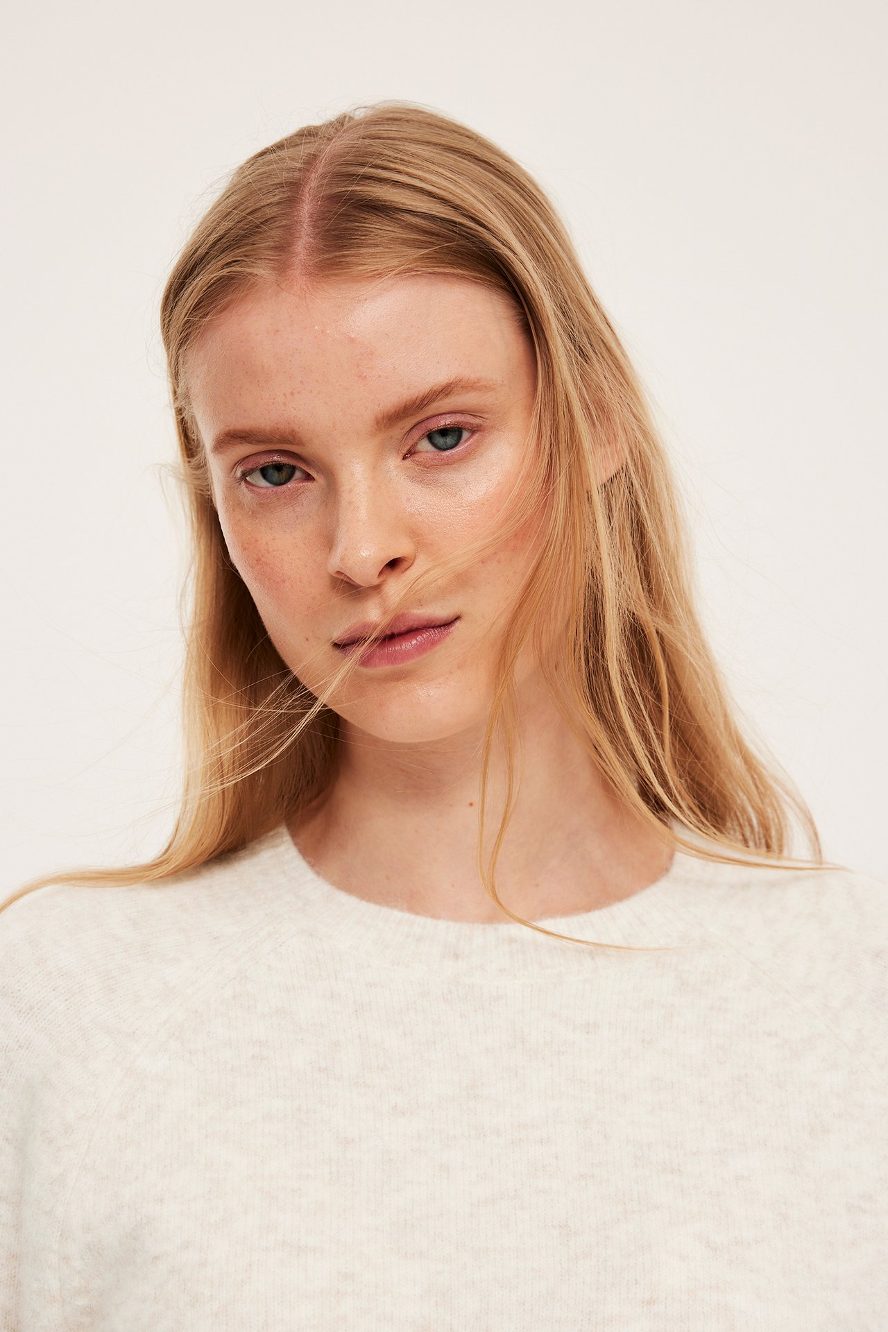 Oversize-mallinen neulottu t-paita - Vaaleanbeige - 4
