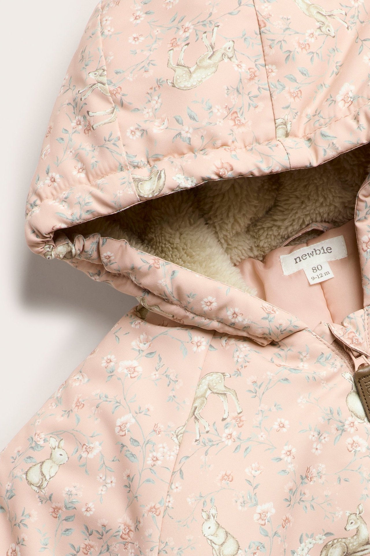 Vindtett parkdress med blomster