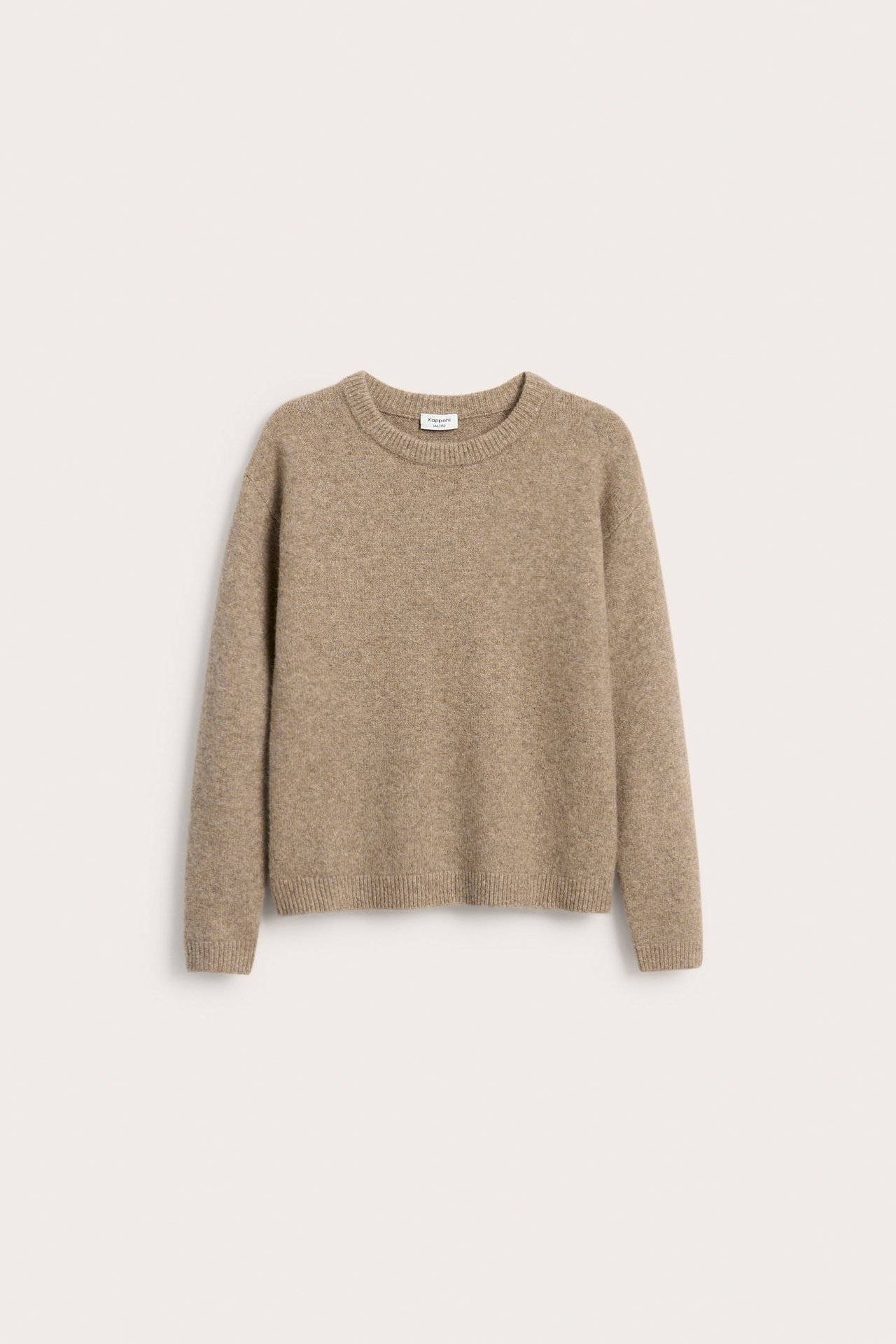 Widok z przodu beżowego melanżowego, drobno dzianego swetra z długim rękawem i okrągłym dekoltem.