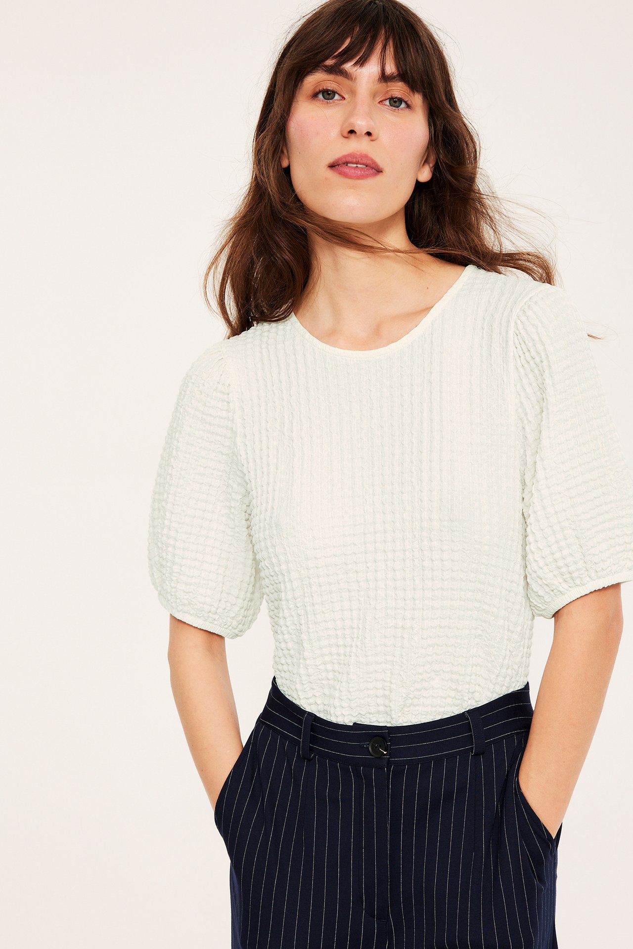 Top z krótkimi bufiastymi rękawami - Offwhite - 6