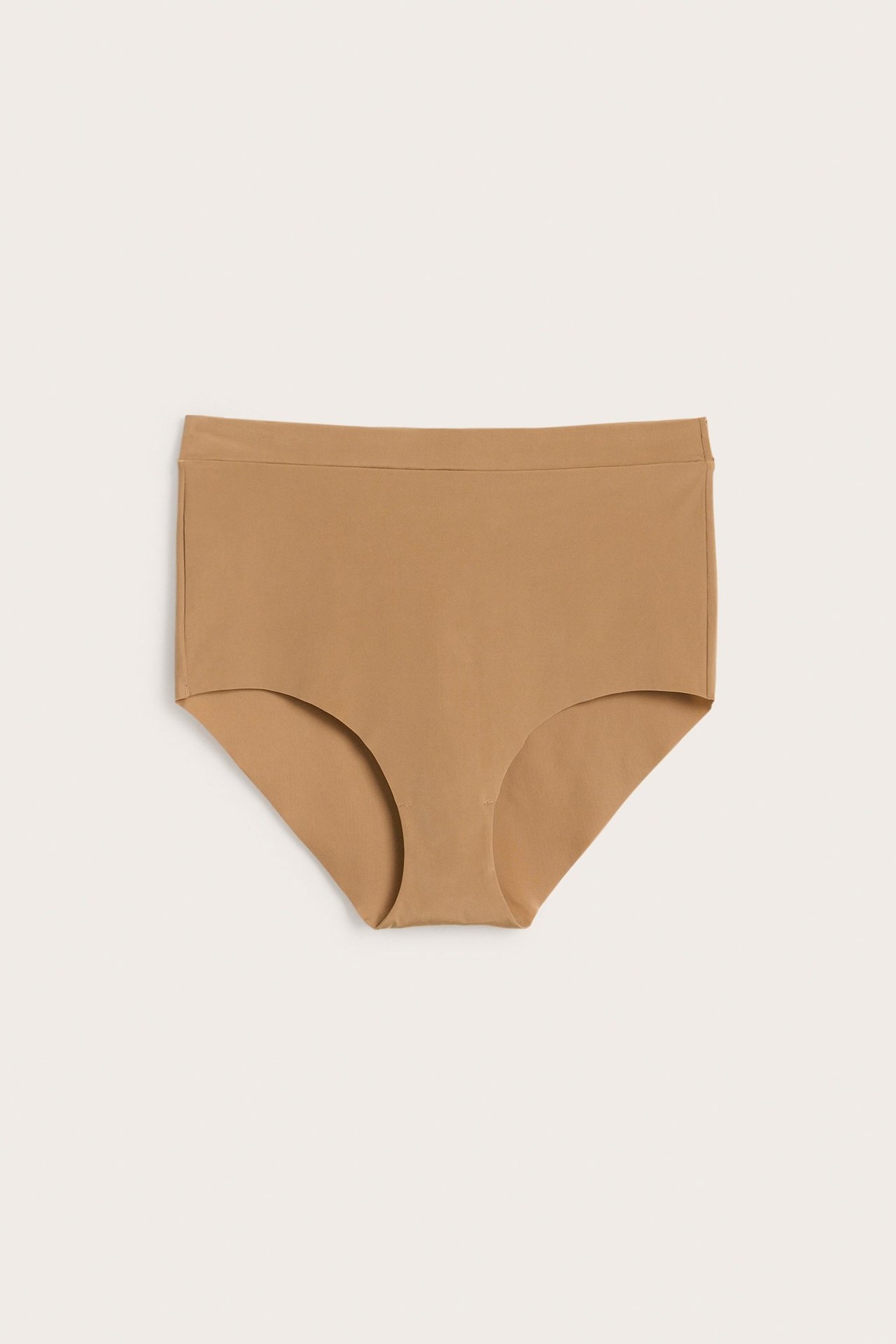 Frontvisning av brune sømløse mikro hipster-truser for dame med elastisk linning.