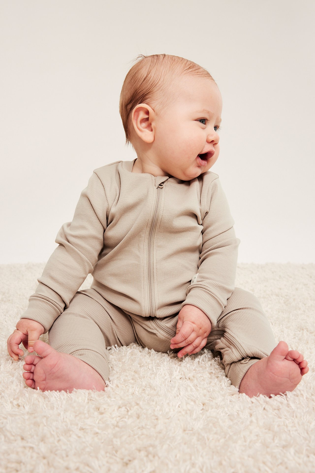 Ribbad jumpsuit med nedvikbara muddar