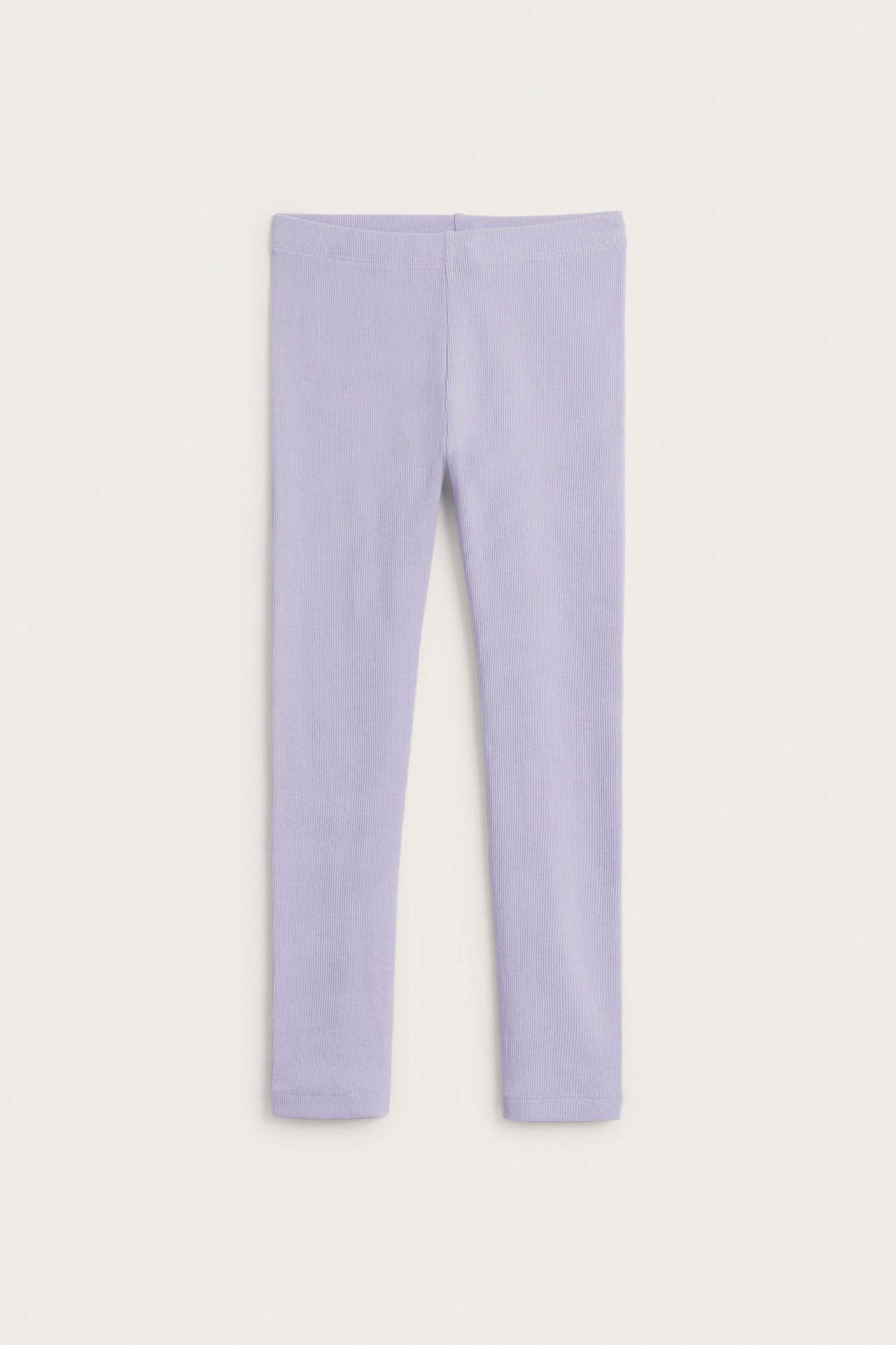 Vaaleanlilat ribatut puuvillaleggingsit edestä.