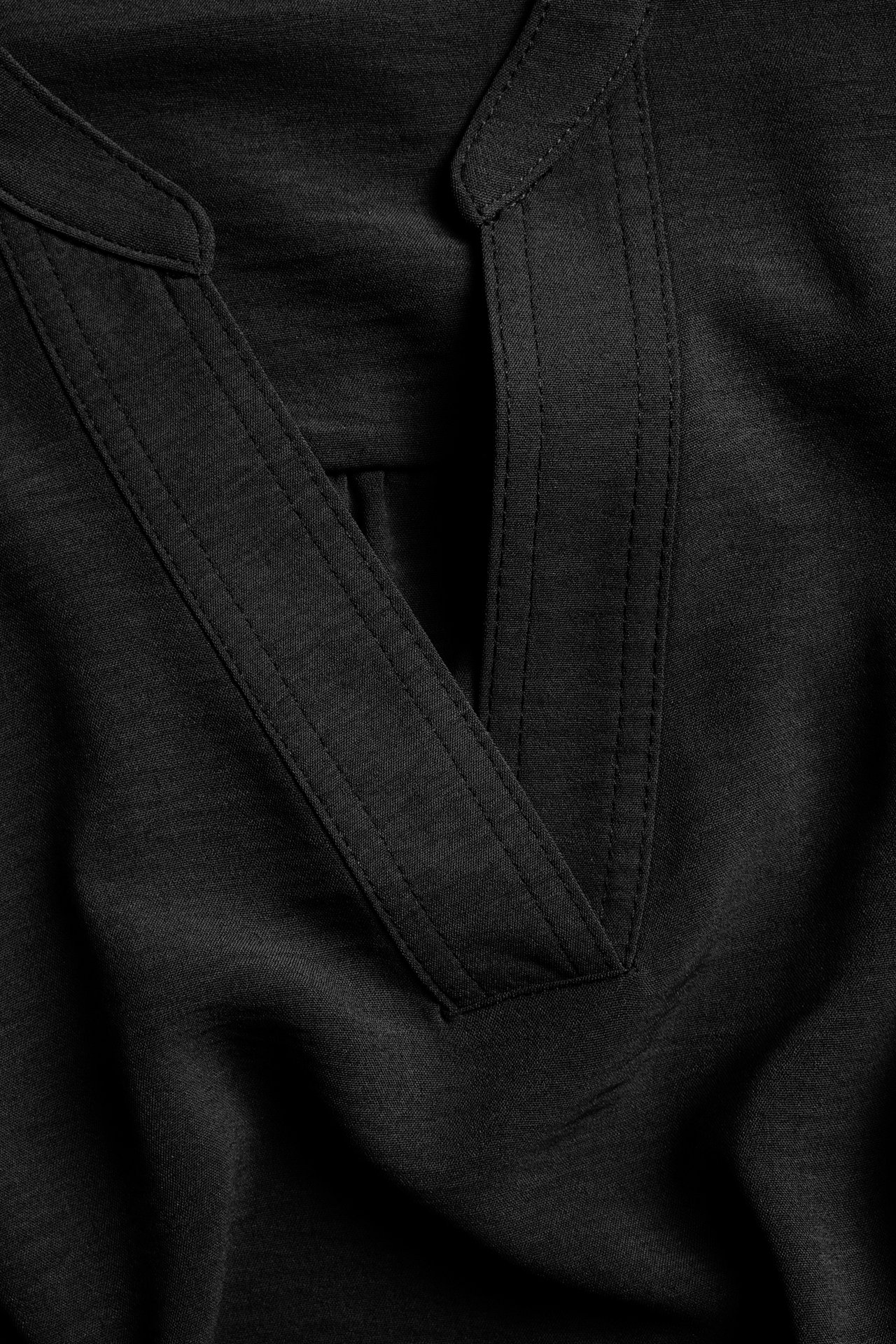 Blus med v-ringning - Svart - 4