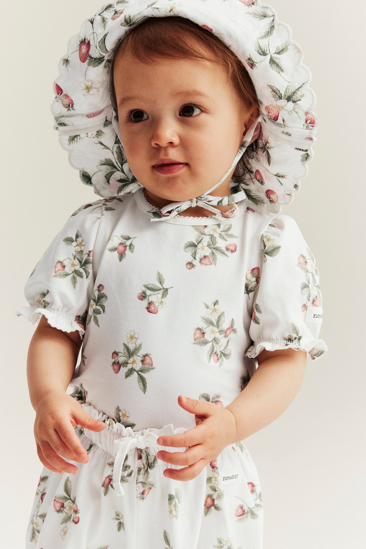 Kortermet body med jordbær