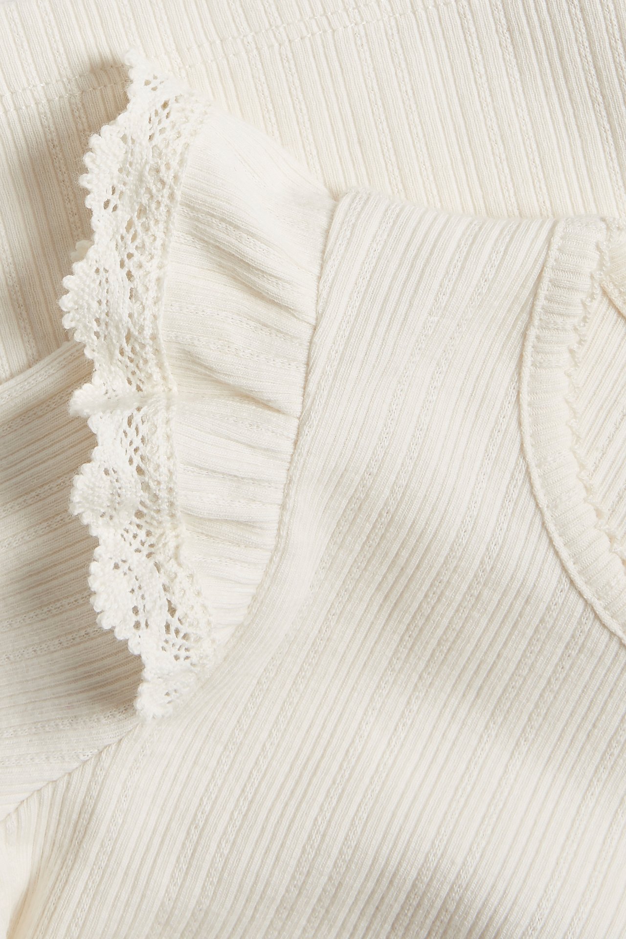 Ribbestrikket topp med volanger - Offwhite - 1