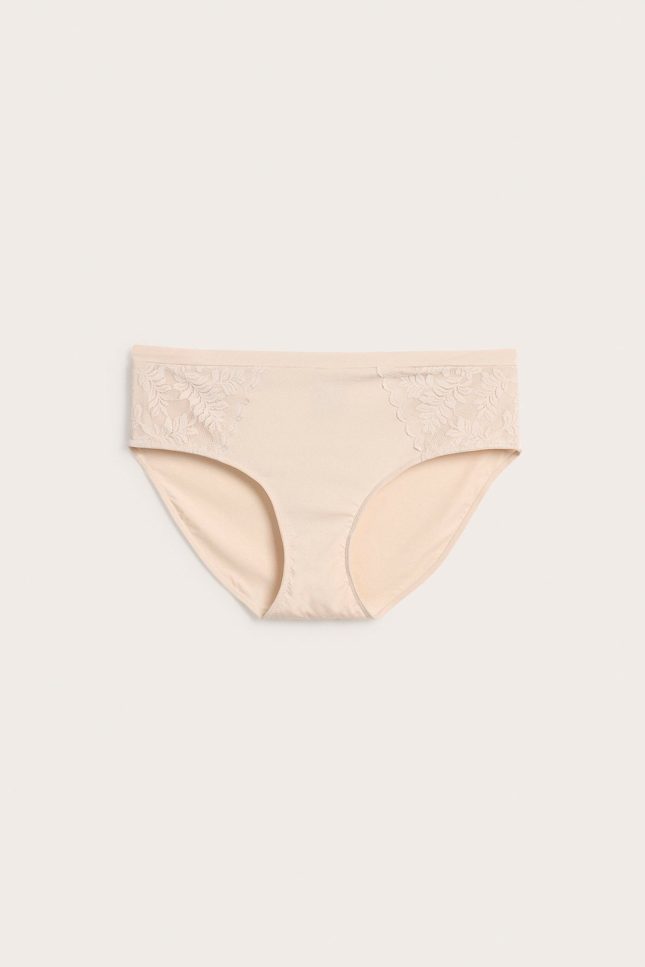 Forfra, lys rosa micro-brieftruse med blomstrete blondeapplikasjoner på sidene og elastisk linning.
