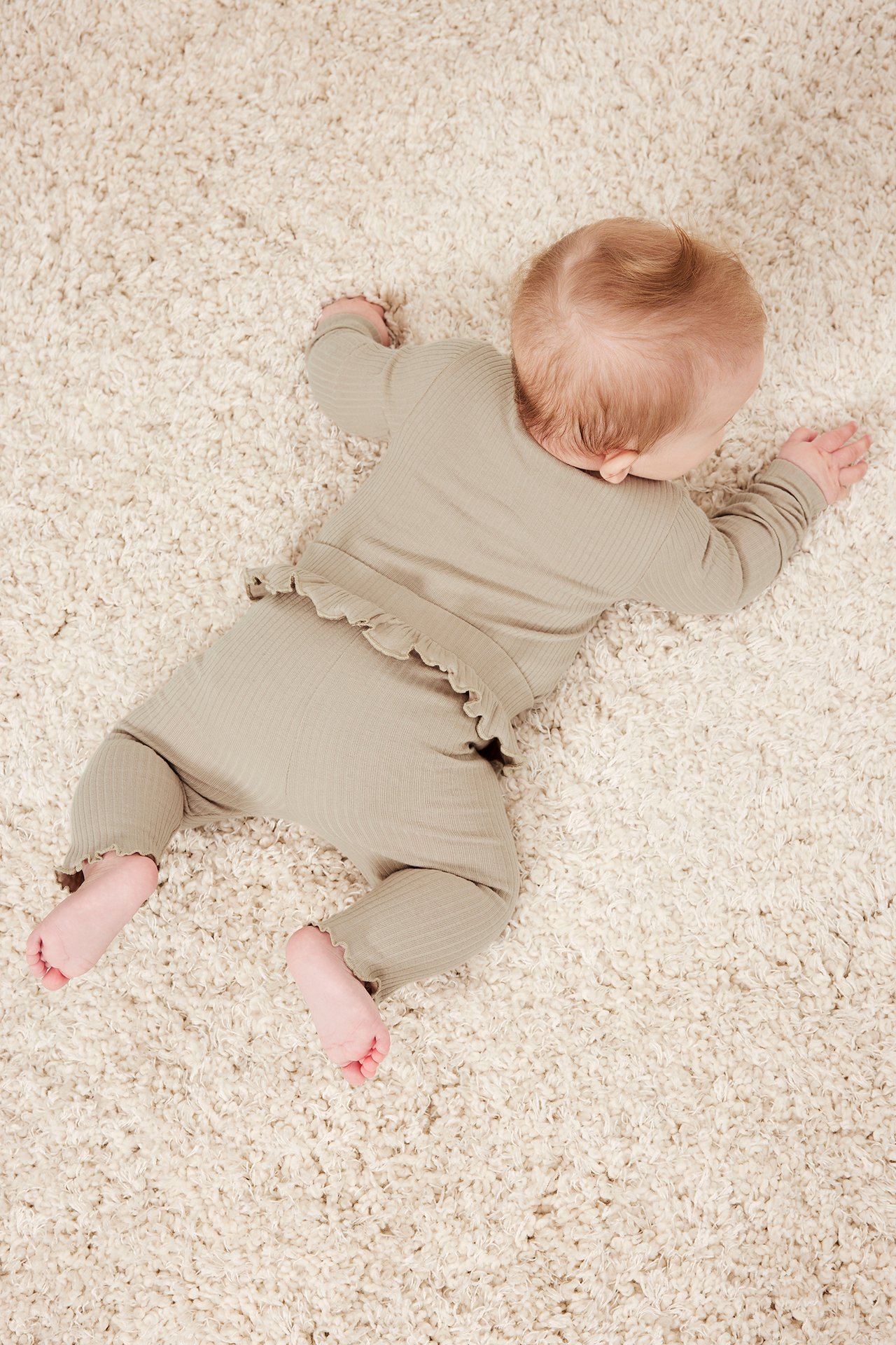 Ribbestrikket leggings med volang - Beige - 5