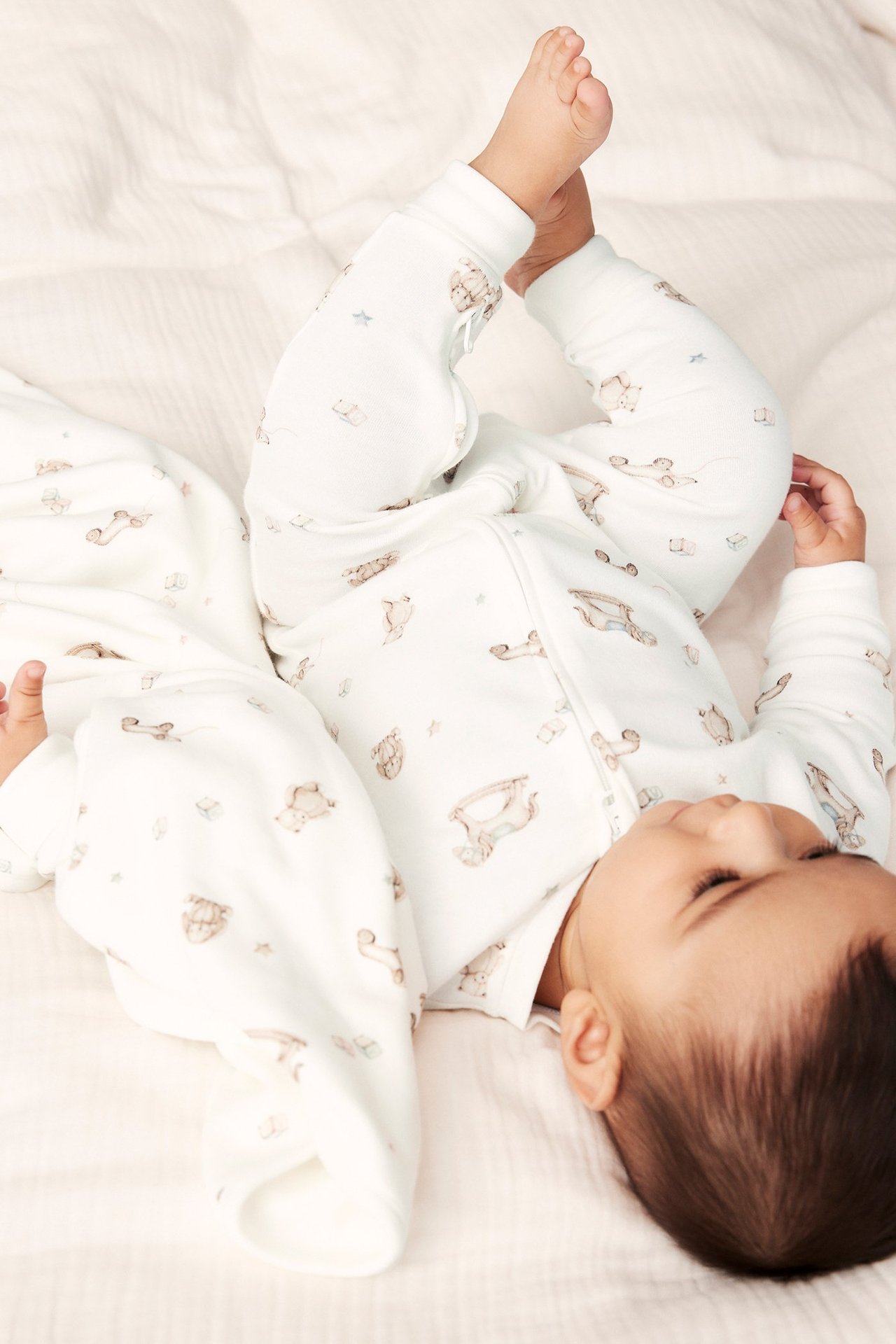 Lekemønstret babypyjamas