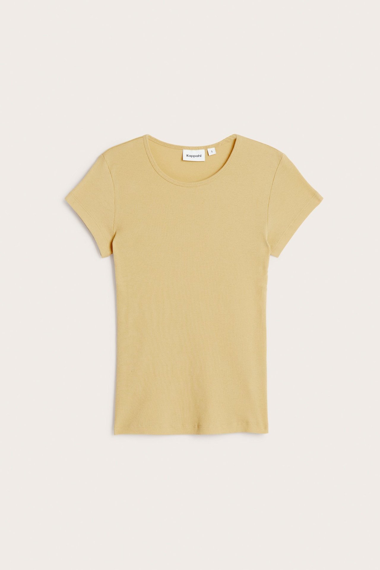 Frontvisning av en lys gul kortermet, tettsittende ribbet t-skjorte med rund hals.
