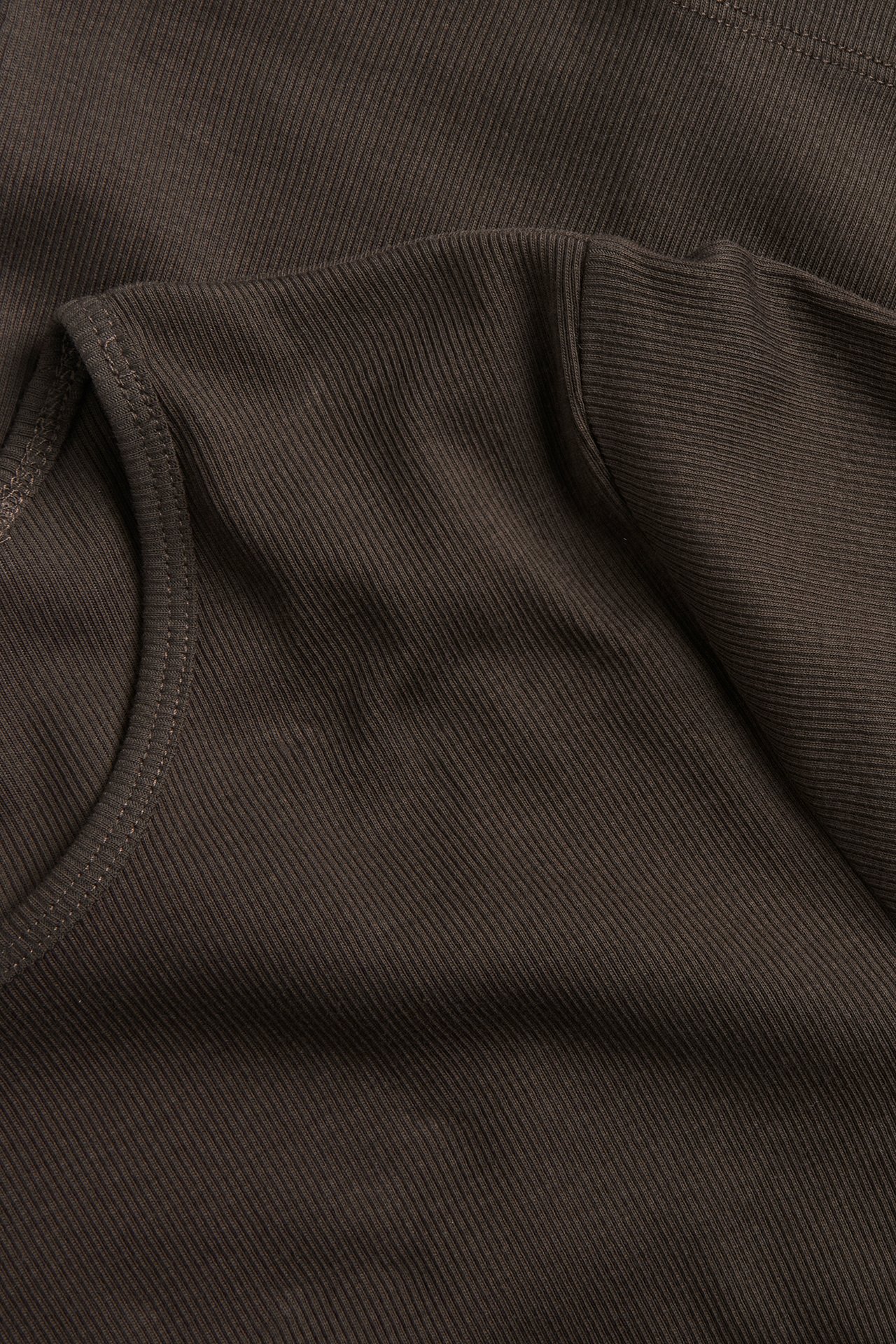 Ribbad t-shirt - Mörkbrun - 4