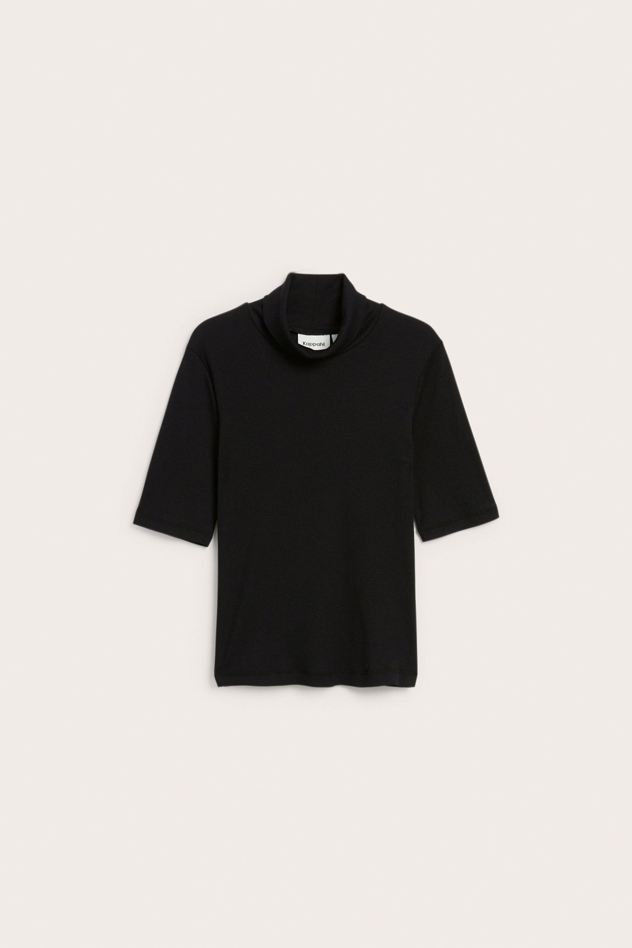 Widok z przodu czarnego, prążkowanego topu z golfem i krótkim rękawem z mieszanki bawełny.