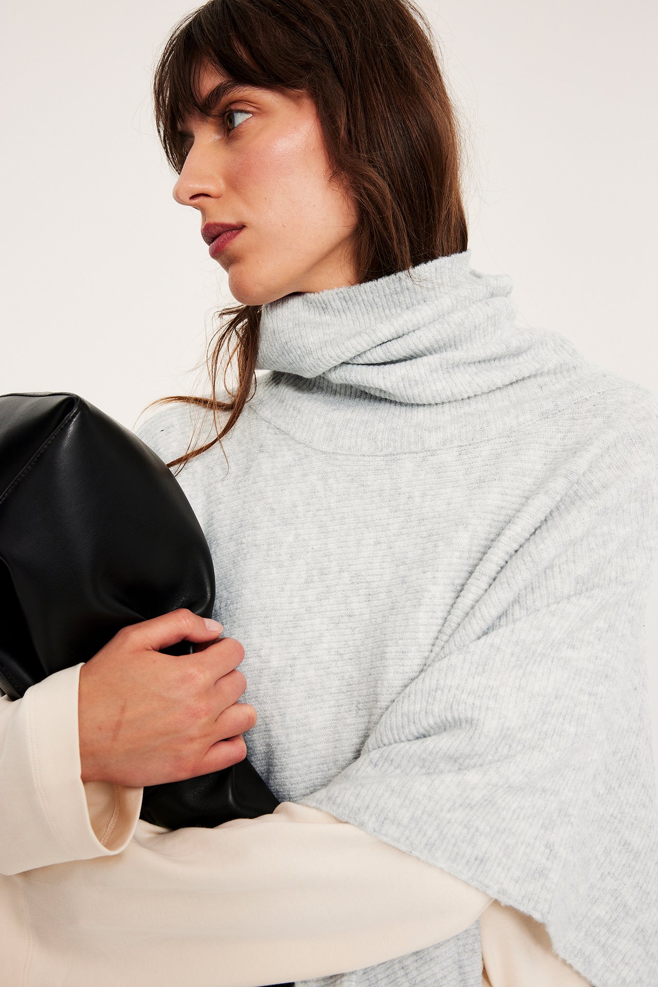 Poncho med polokrage - Lysegrå - 4