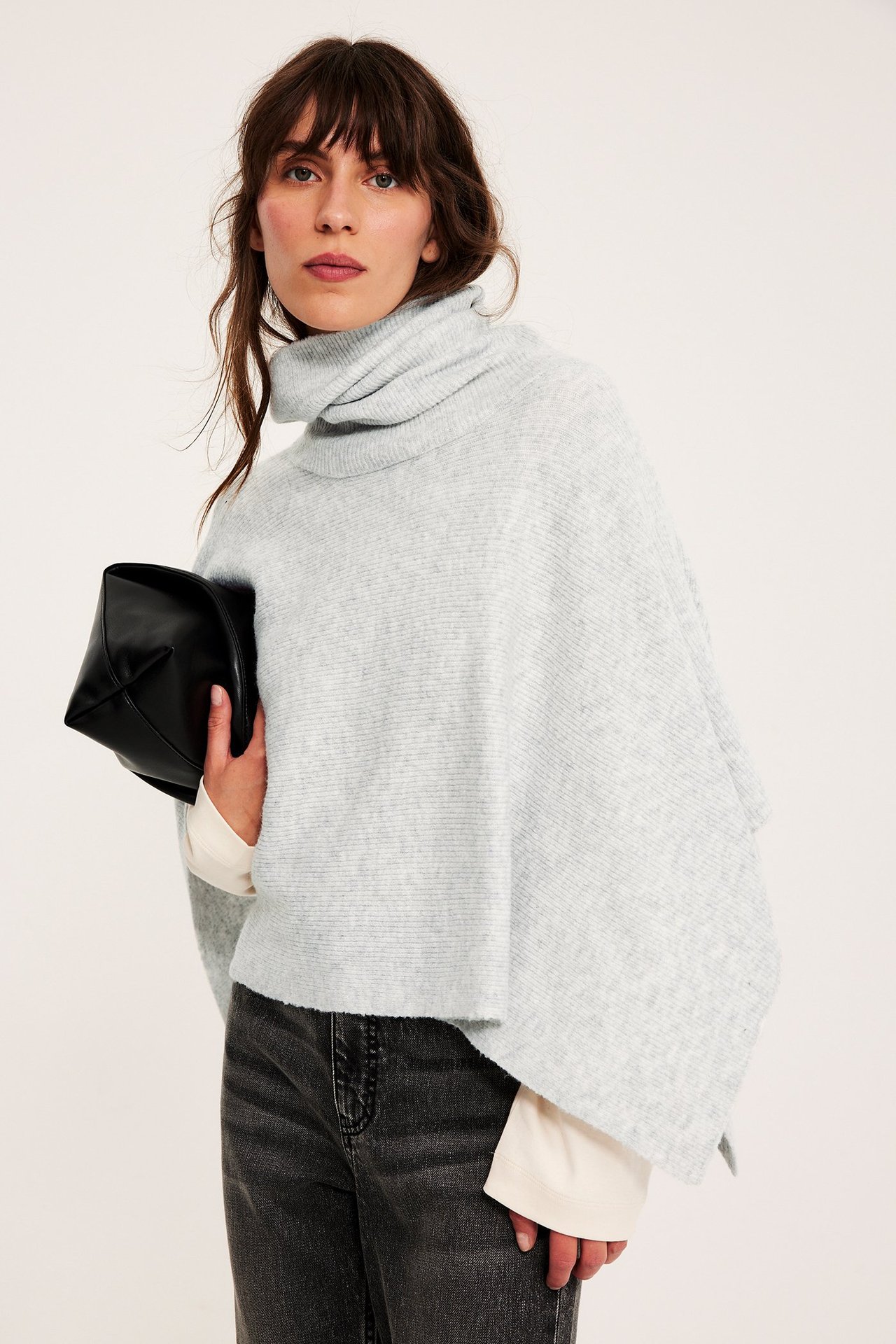 Poncho med polokrage - Lysegrå - 1
