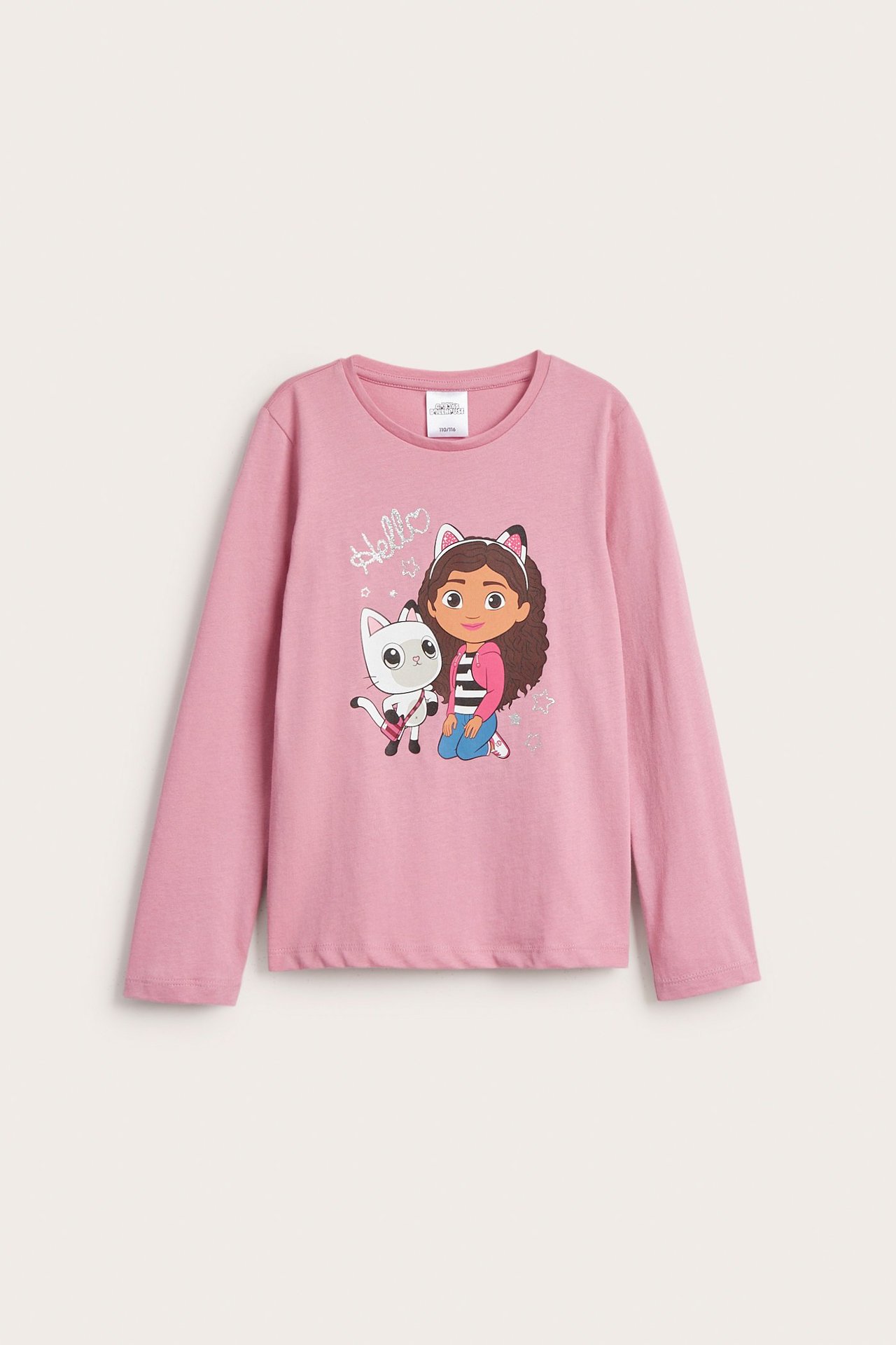 Widok z przodu różowej, bawełnianej koszulki dziecięcej z długim rękawem i nadrukiem Domku Gabi.