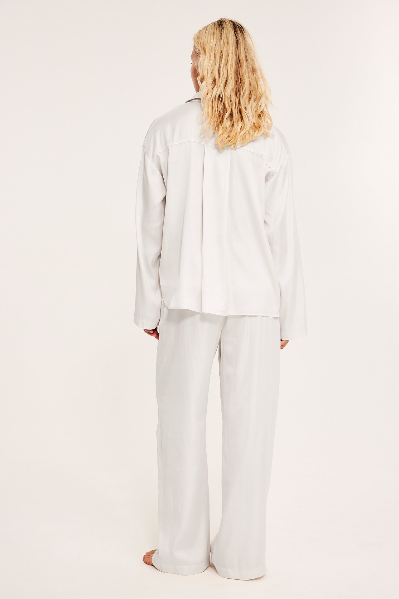 Satin pyjamas - Vit - 178cm / Storlek: S - 7