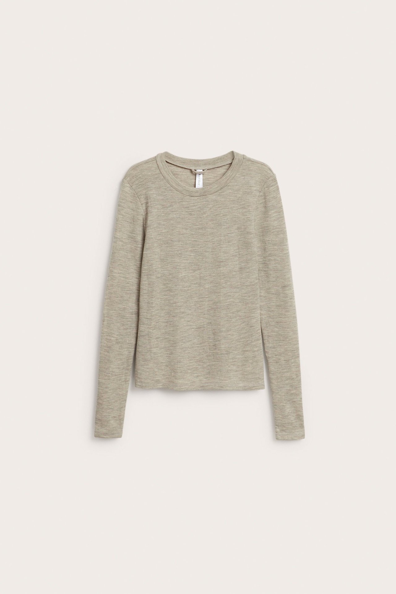 Frontvisning av en beige melert langermet topp i merinoull med rund hals.
