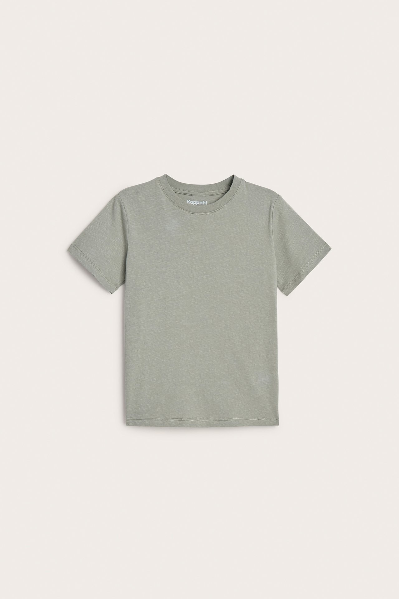 Widok z przodu: gładki zielony bawełniany T-shirt dziecięcy z prążkowanym okrągłym dekoltem.