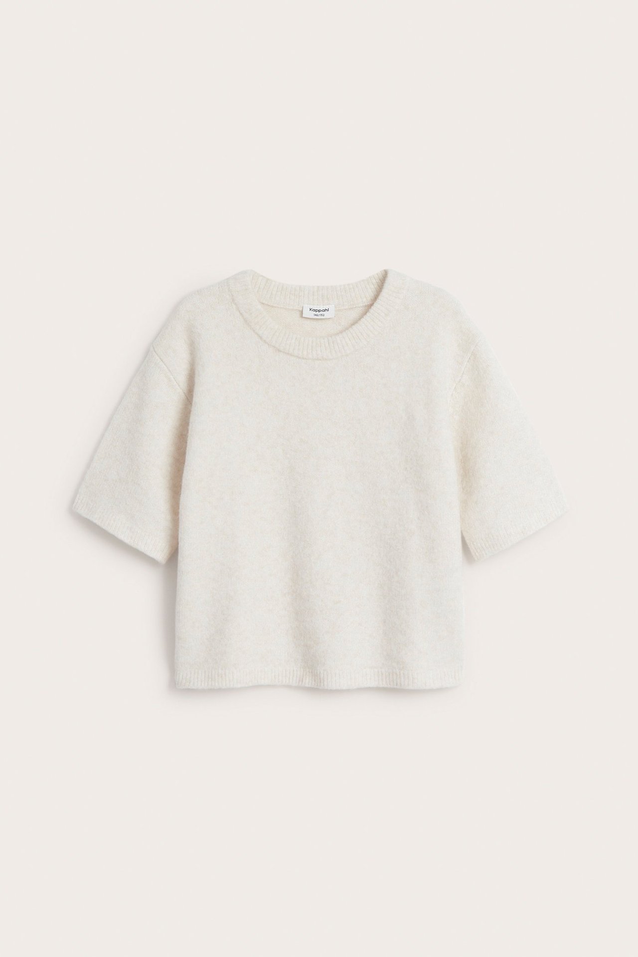 Framifrån: Melerad off-white finstickad kortärmad tröja med rund hals för barn.