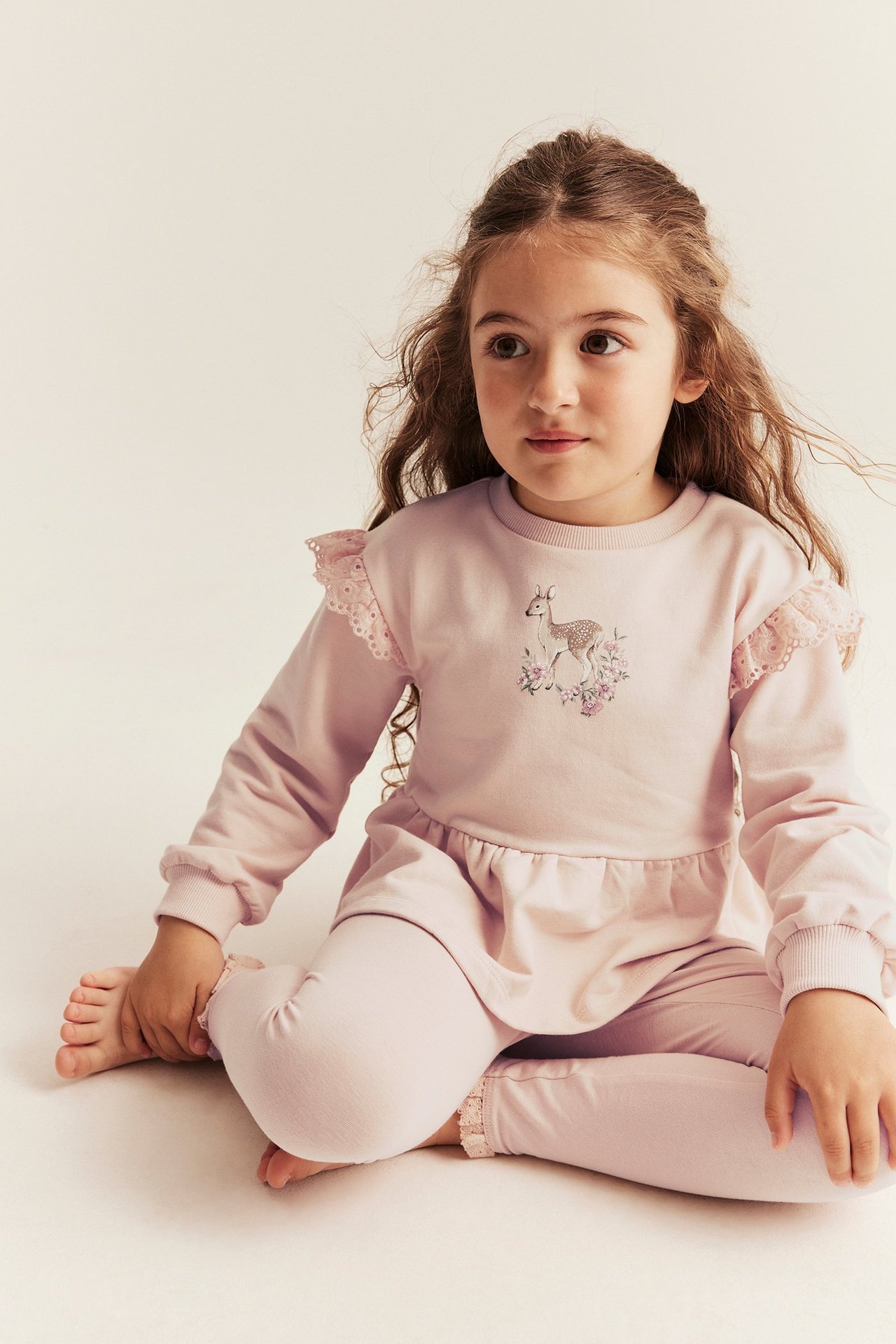 Sweatshirt med blondevolang - Lyserosa - 2