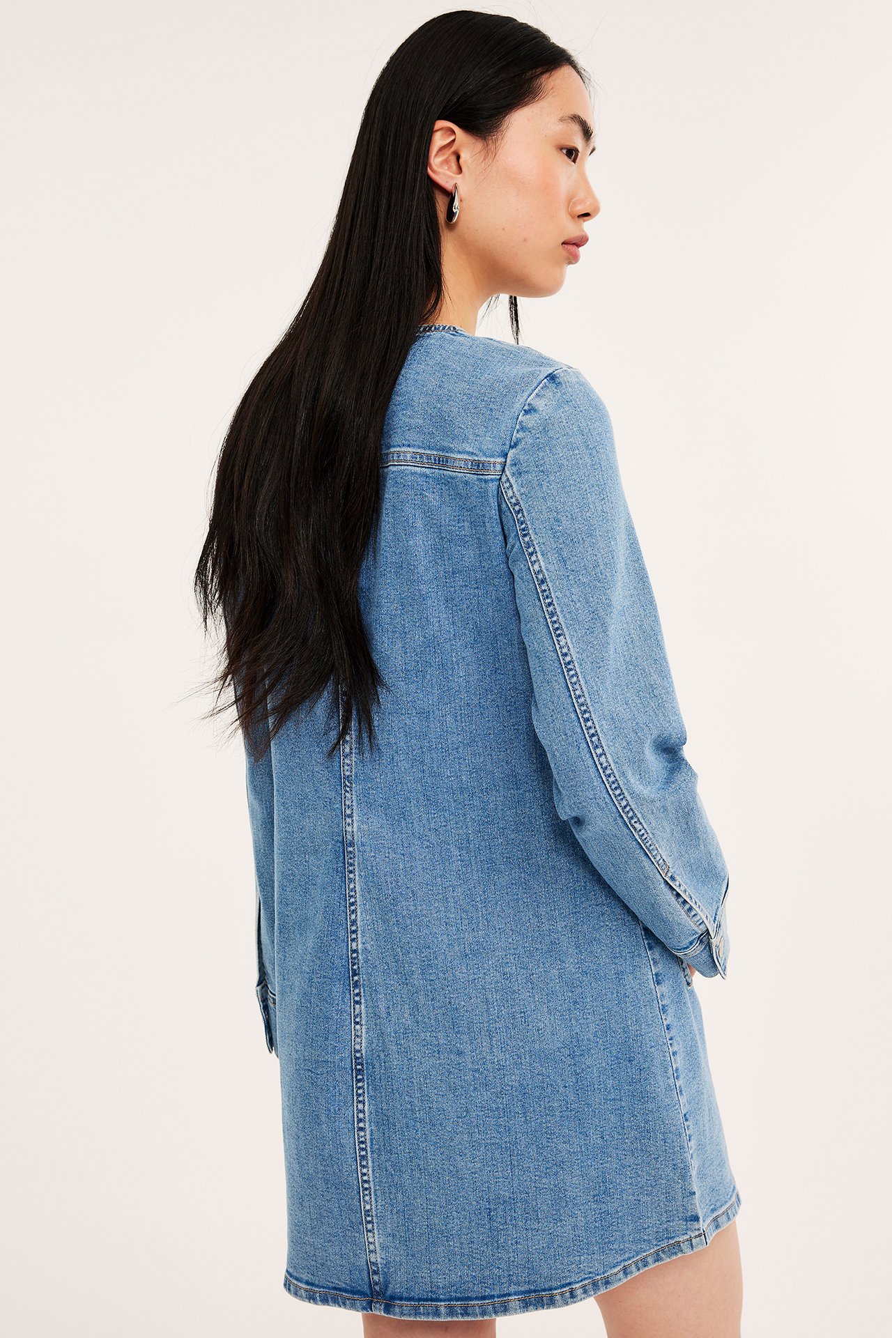 Jeanskjole med knapper og lommer - Denim - 7
