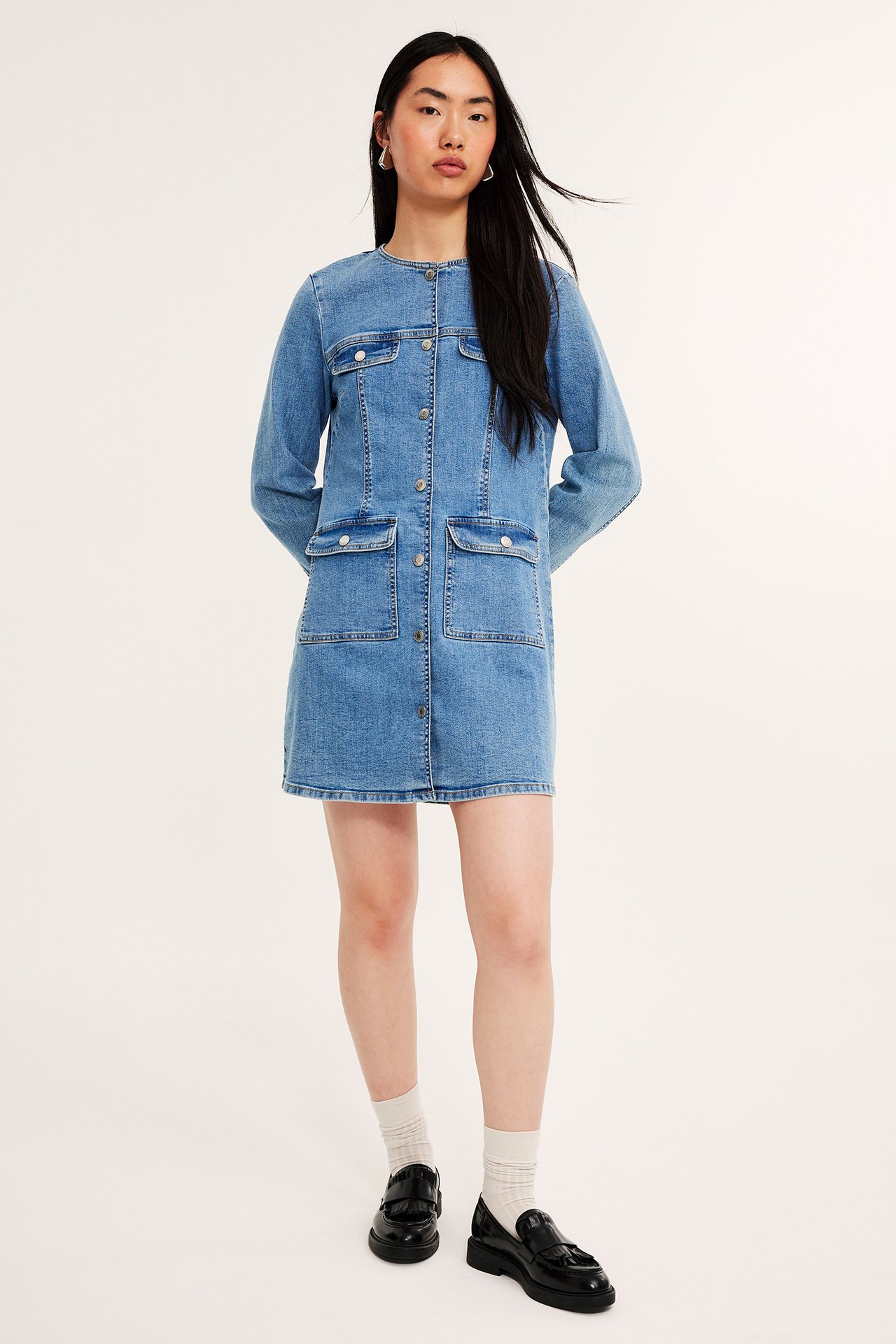 Jeanskjole med knapper og lommer