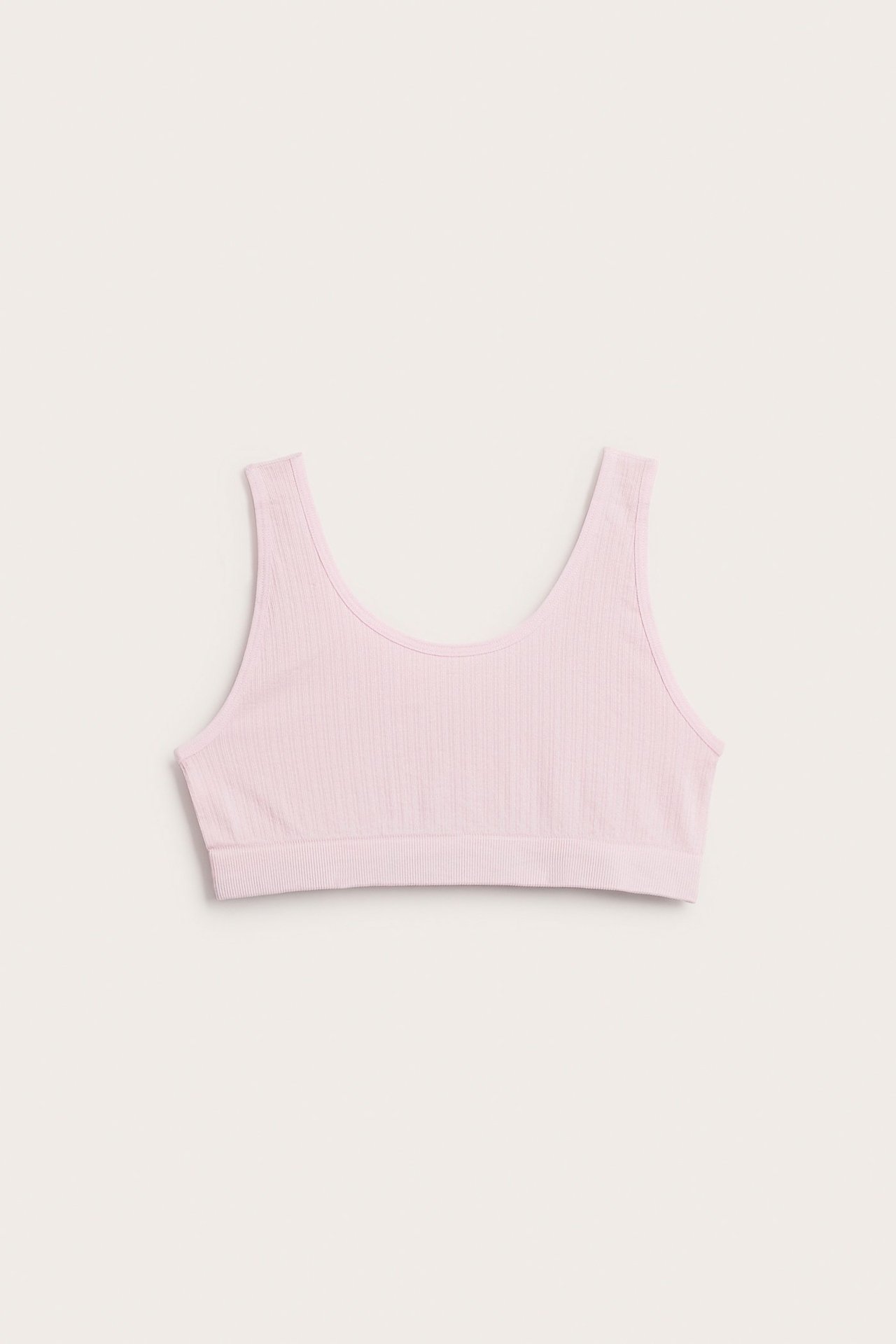 Forfra: Lys rosa ribbet topp.