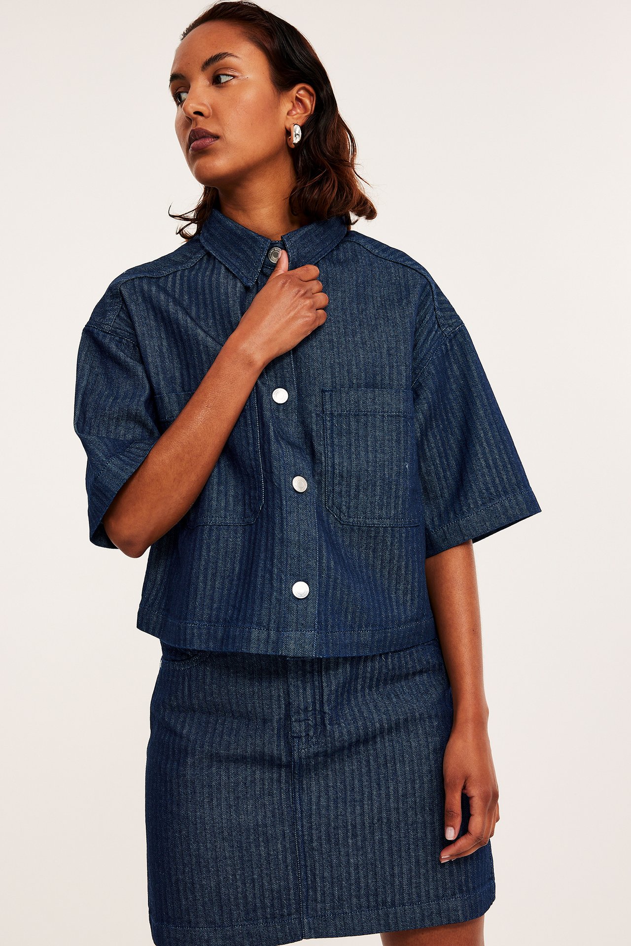Fiskbensmönstrad skjorta med kort ärm - Mörk denim - 5